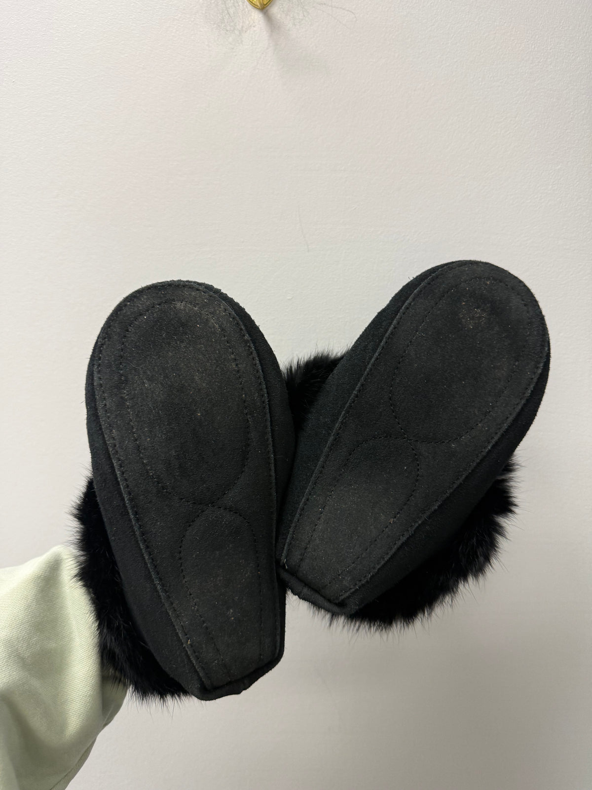 MOCCASIN SLIPPERS SIZE YOUTH 3