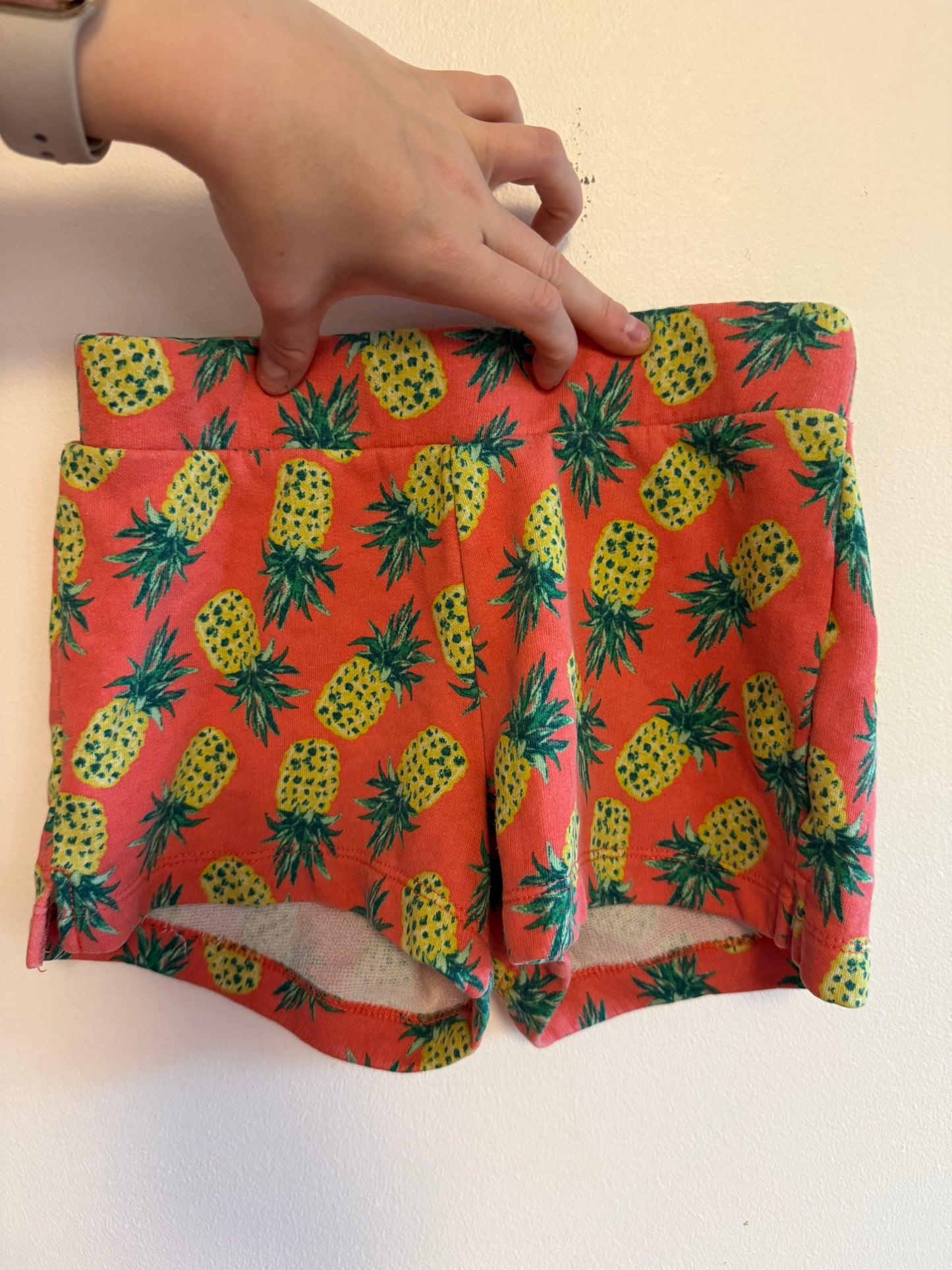 OLD NAVY PINEAPPLE SHORTS SIZE 8