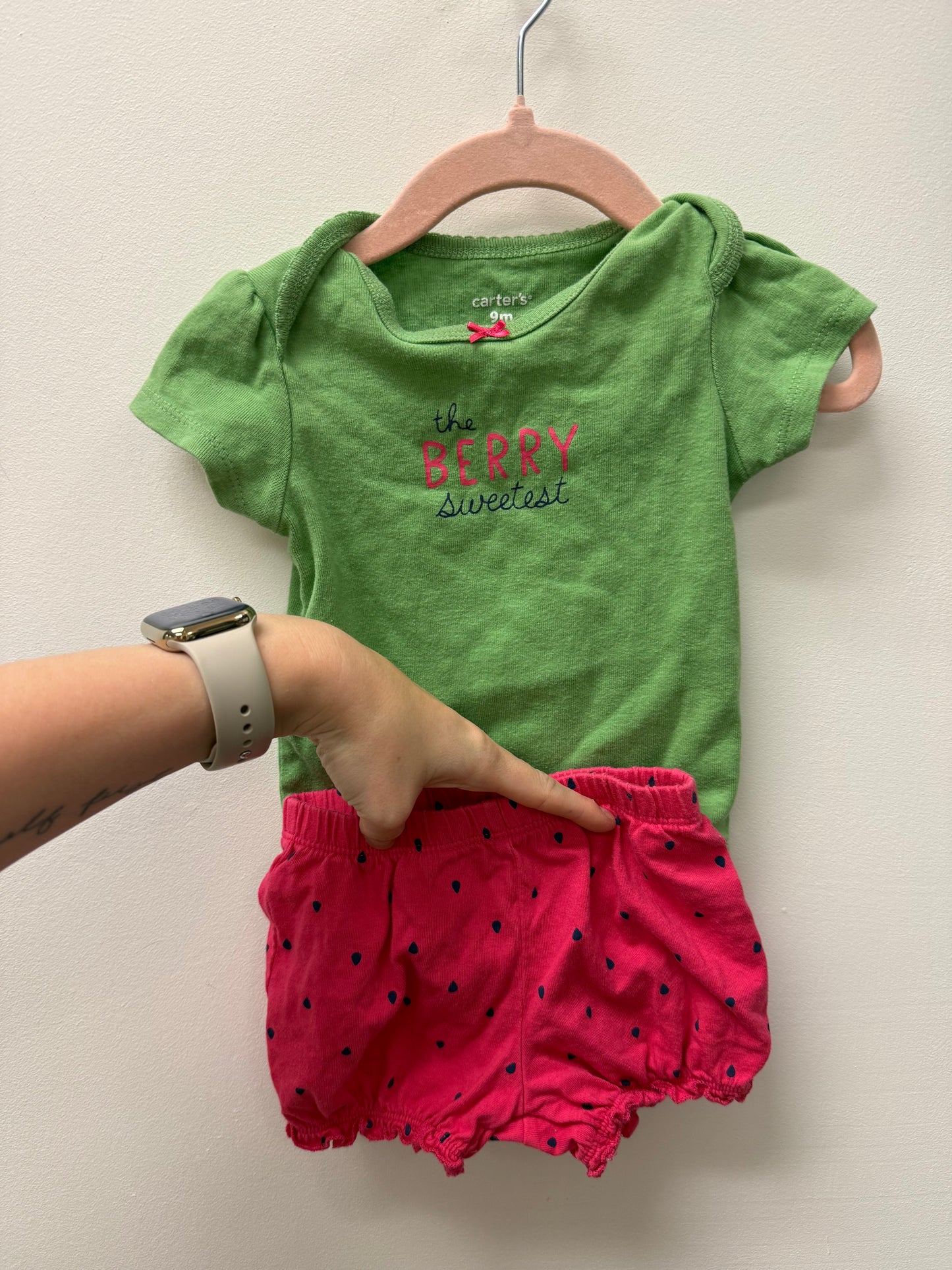 CARTERS BERRY OUTFIT SIZE 9M
