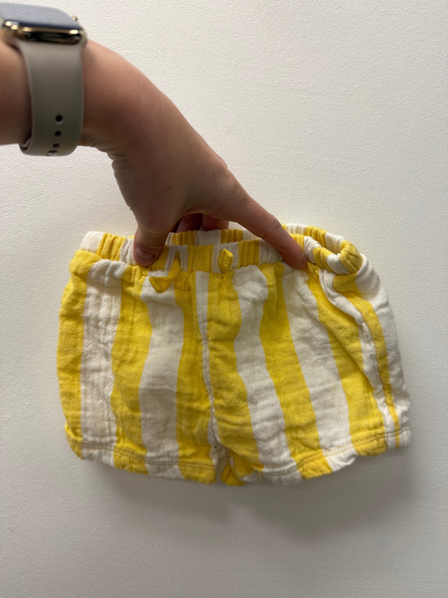 OLD NAVY YELLOW STRIPPED SHORTS SIZE 6-12M