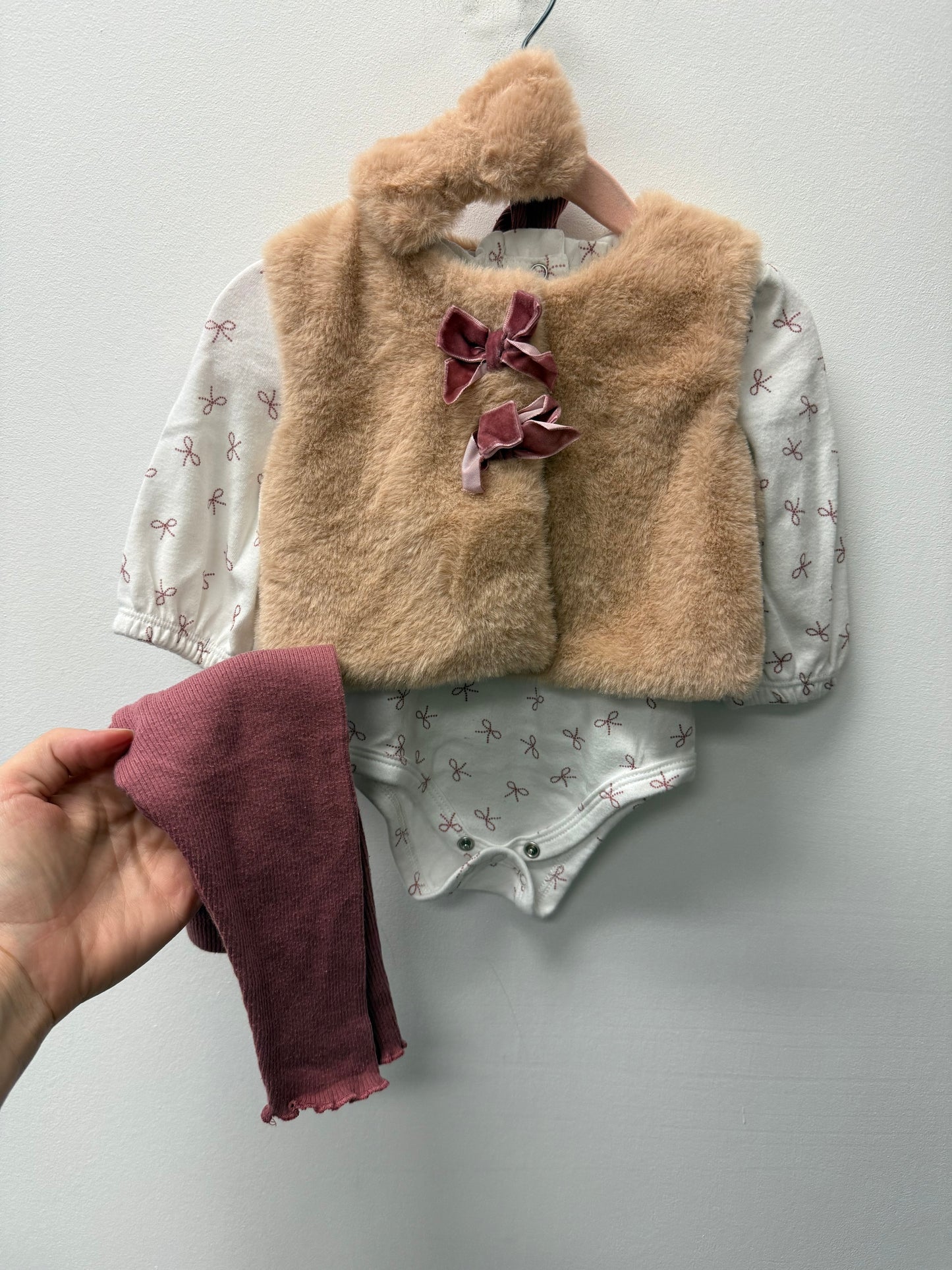 NICOLE MILLER 4 PIECE VEST OUTFIT SIZE 6-9M