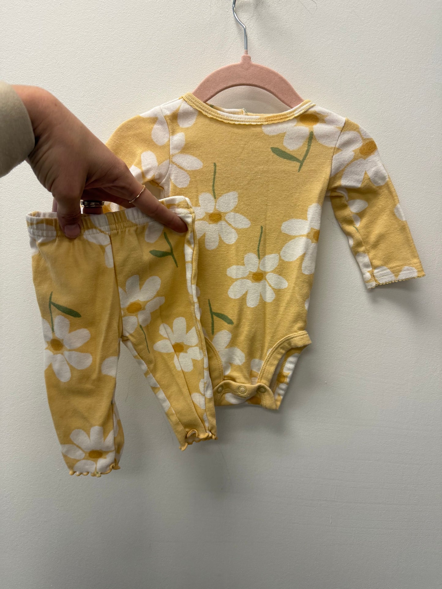 CARTERS YELLOW ONESIE OUTFIT SIZE 0-3M