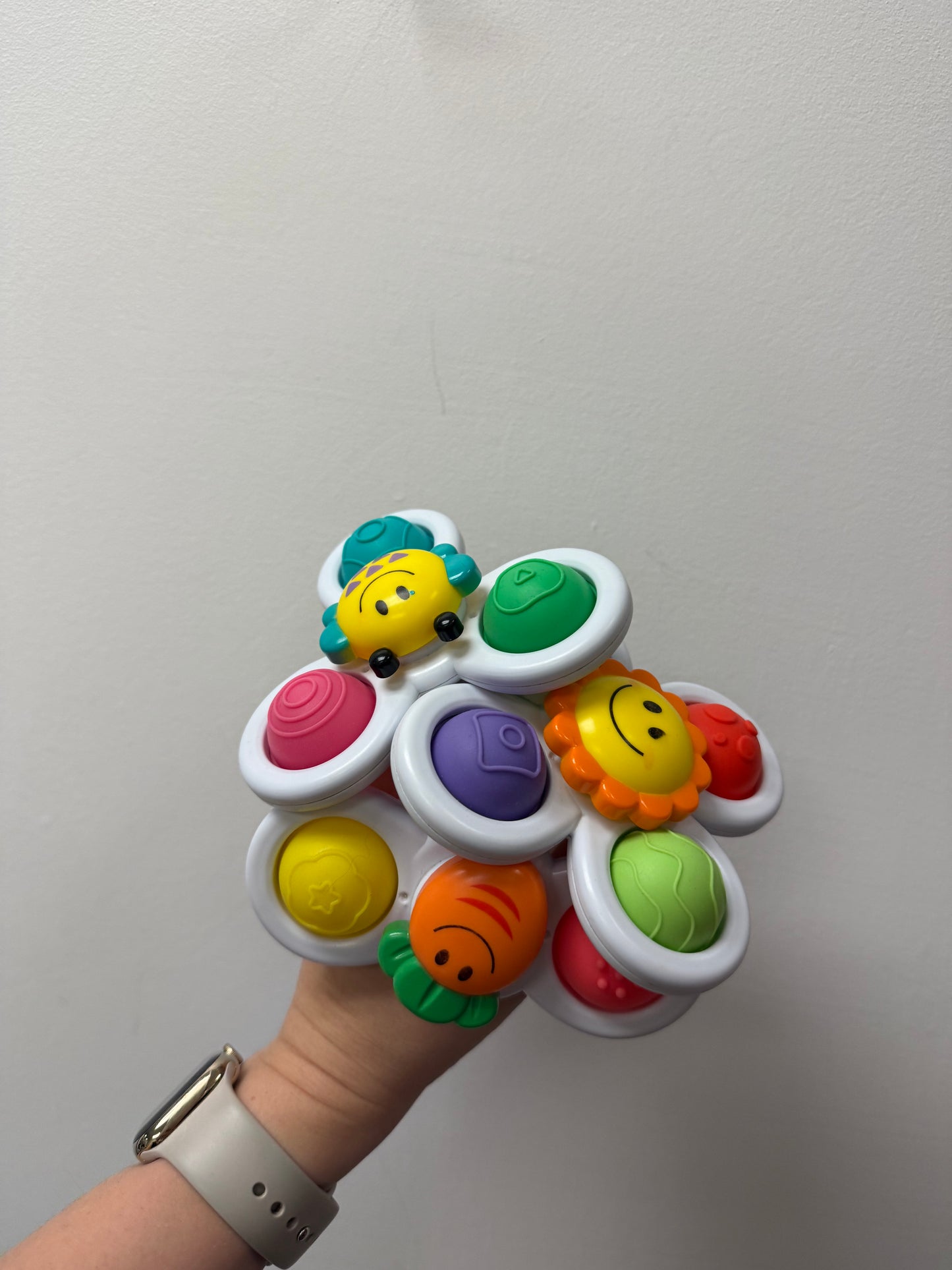 3 PACK OF SUCTION SPINNER TOYS