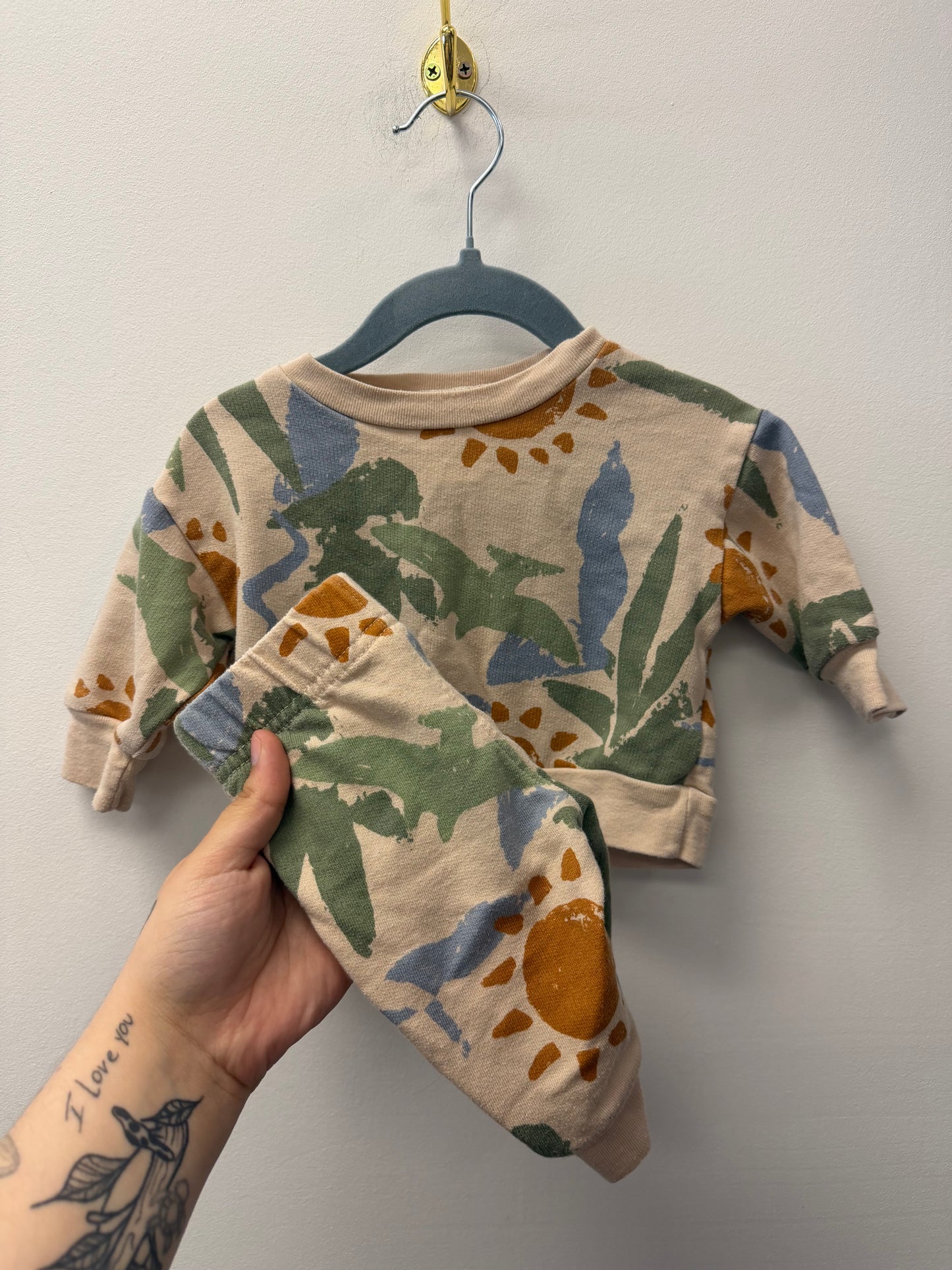 CARTERS SUNSHINE OUTFIT SIZE 0-3M