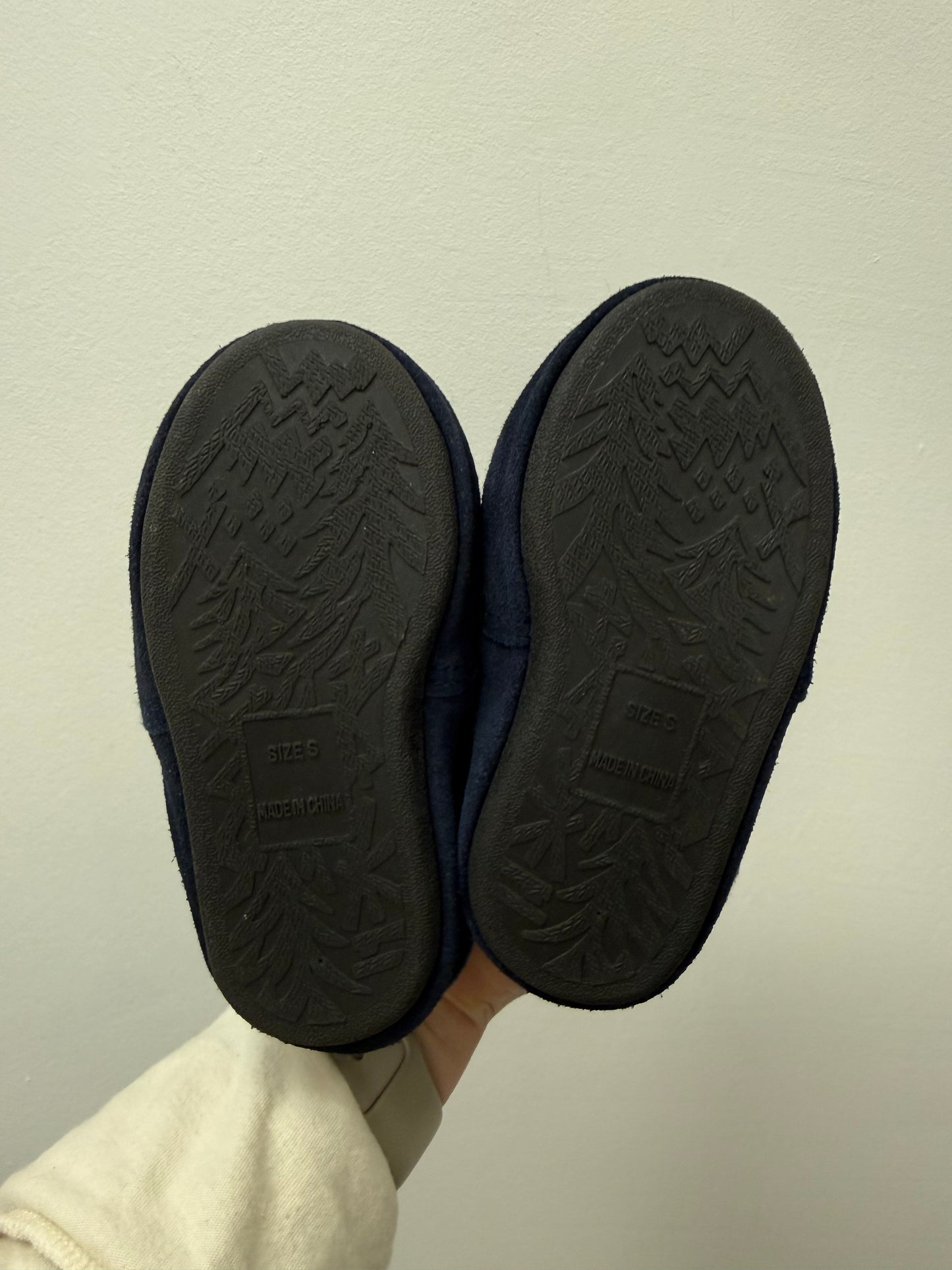 JOE FRESH SLIPPERS SIZE 5-6