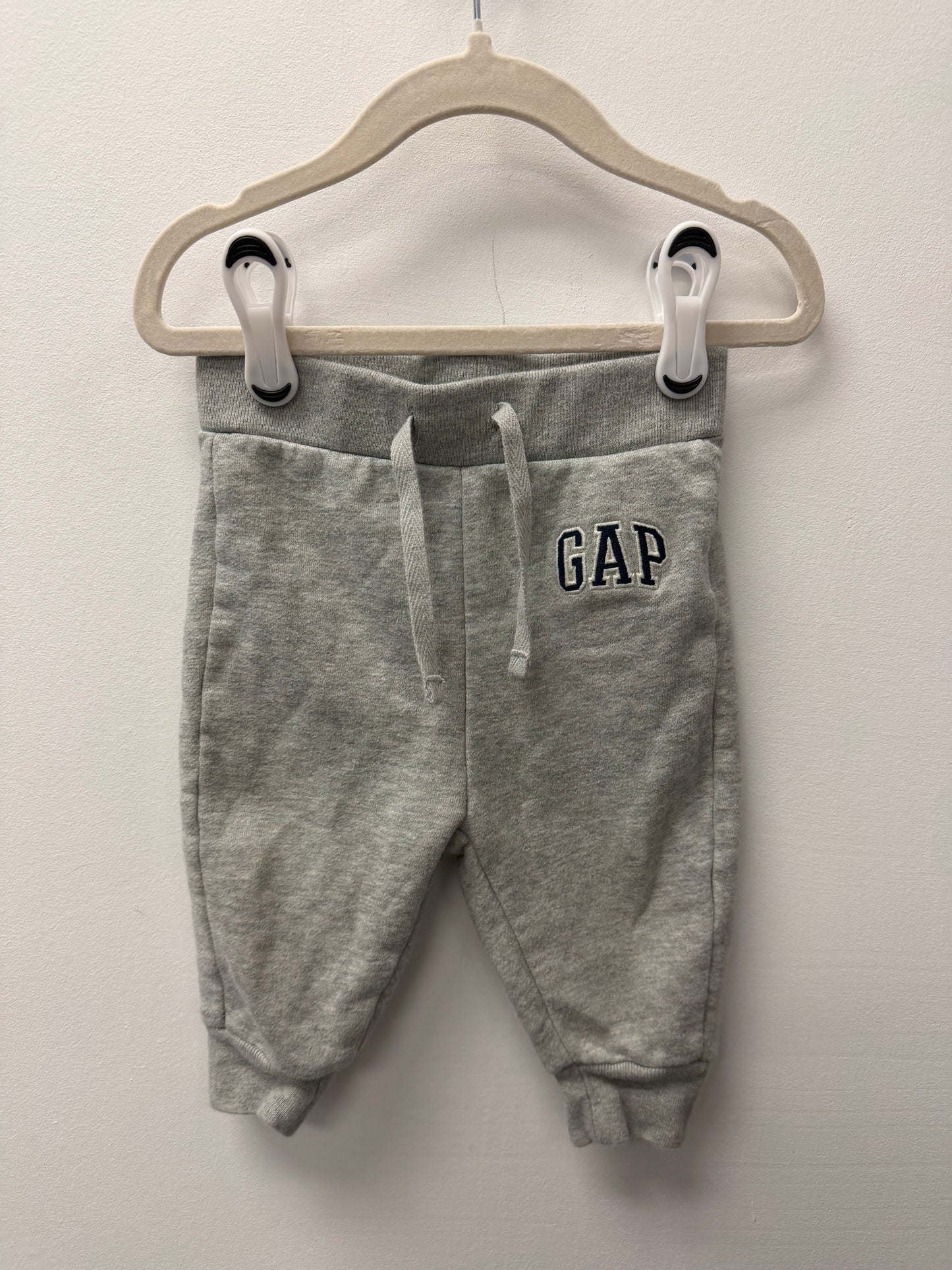 BABY GAP SWEAT PANTS SZE 6-12M