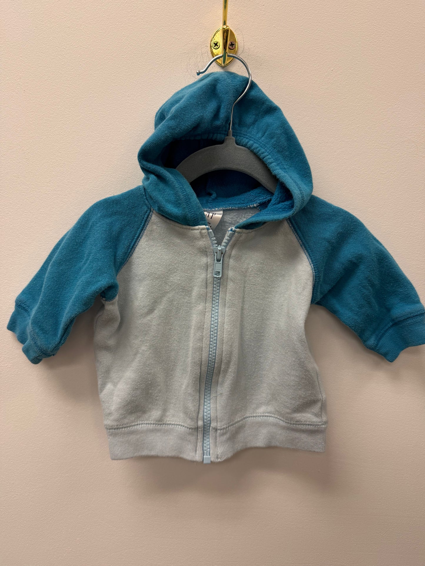 BABY GAP NEWBORN SWEATER