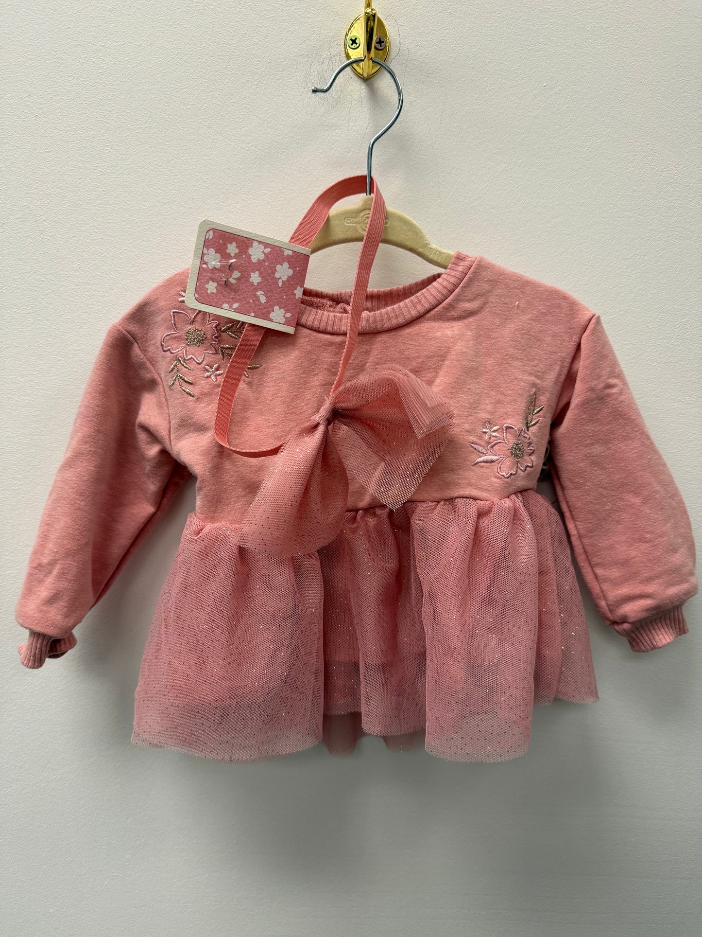 NEW BTWEEN SHIRT AND BOW SIZE 6-12M