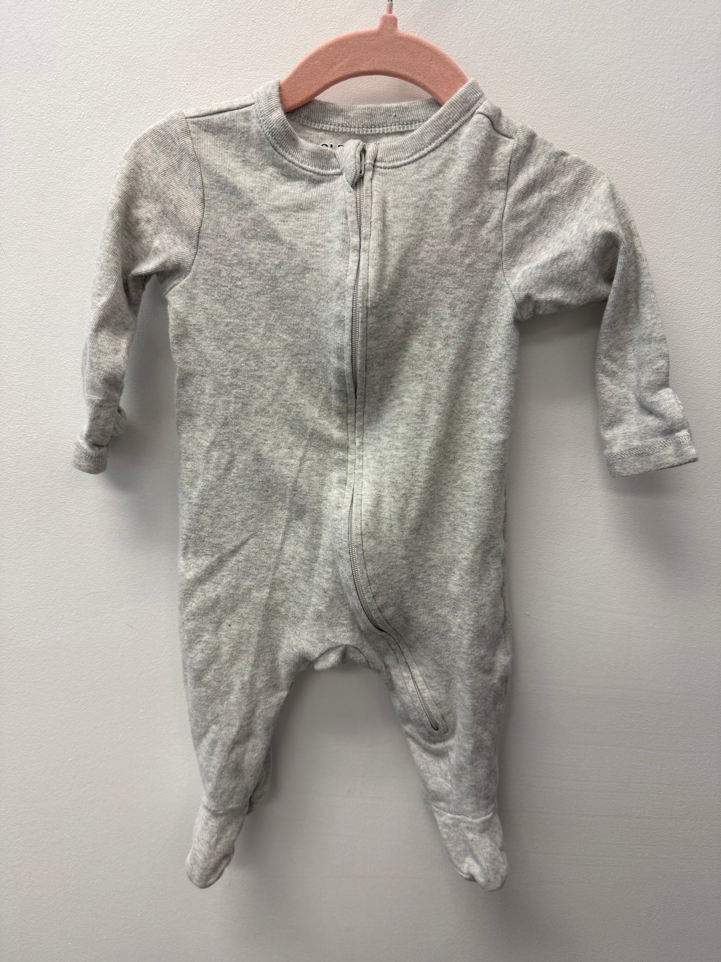 OLD NAVY GREY SLEEPER SIZE 3-6M