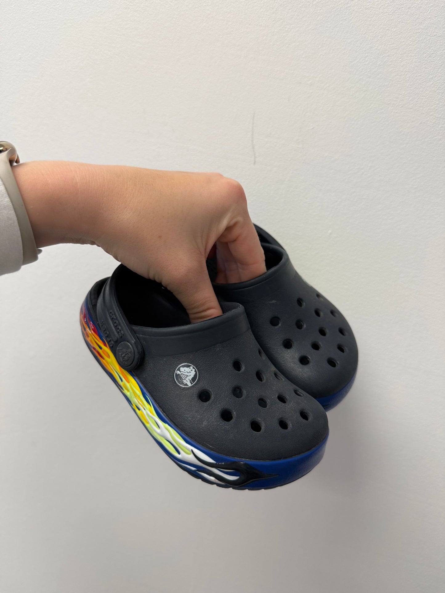 LIGHT UP CROCS SIZE 7