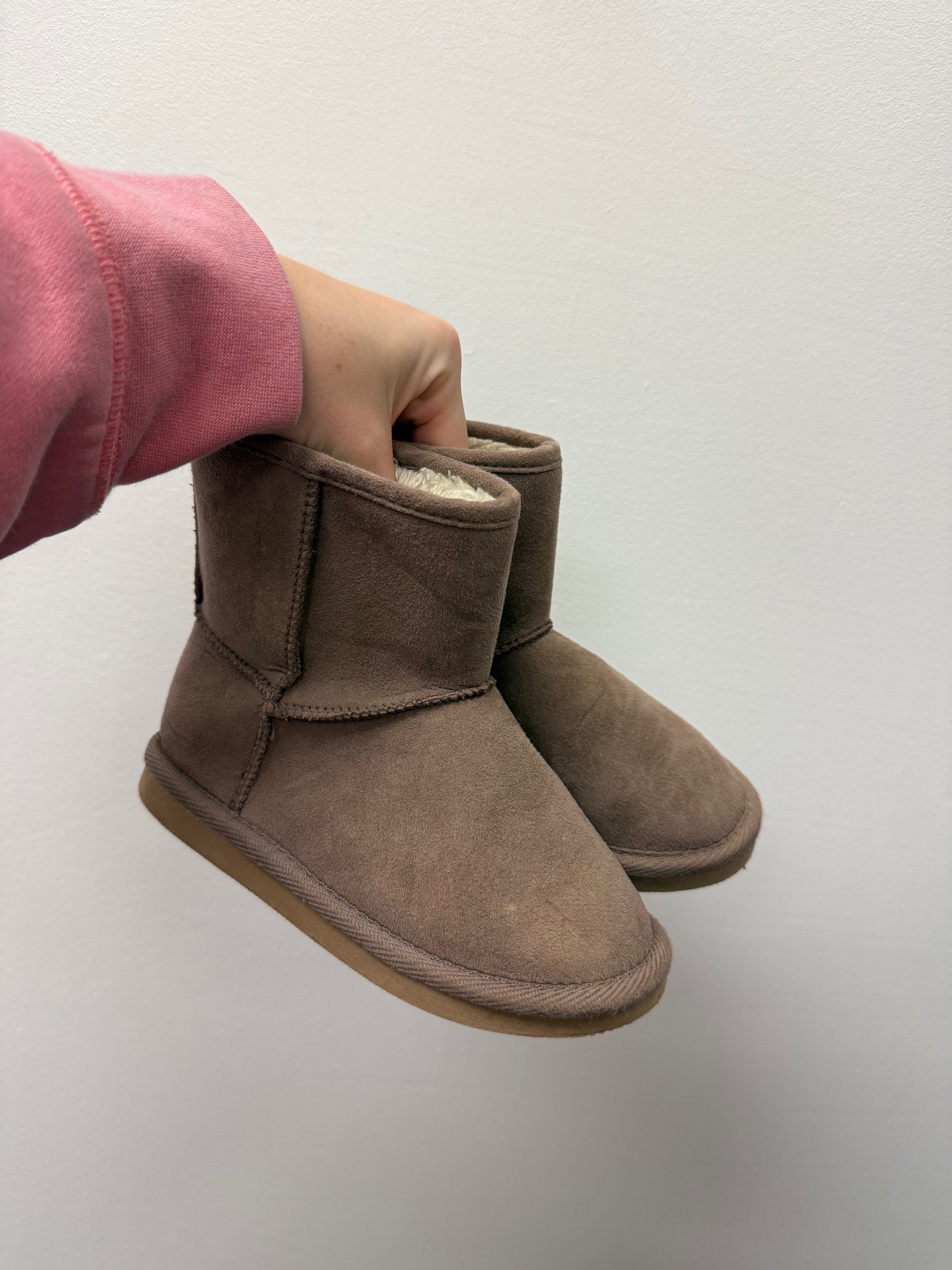 FUR LINED BOOTS SIZE 9