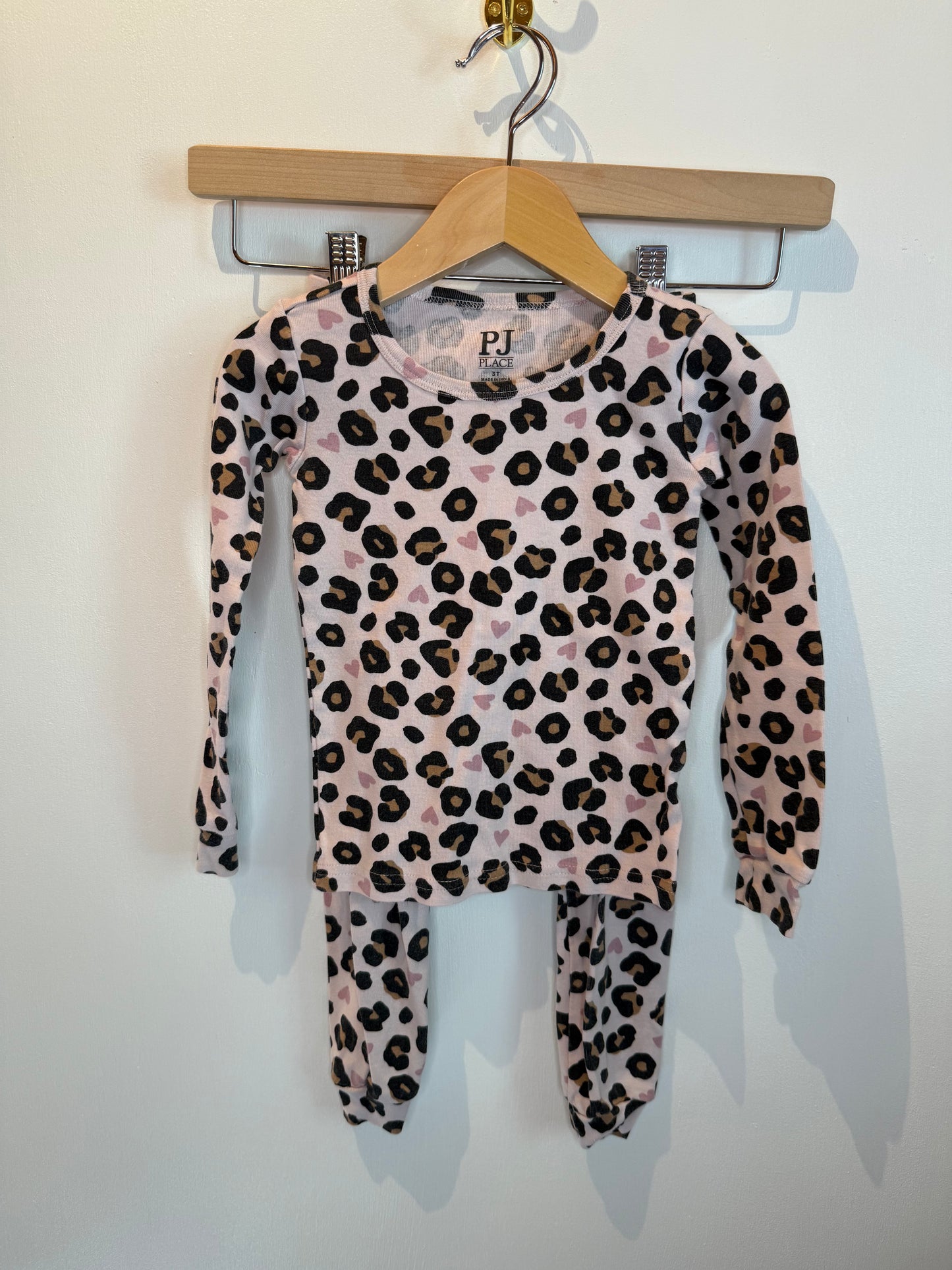CHILDRENS PLACE 2 PIECE CHEETAH PRINT PAJAMAS 3T