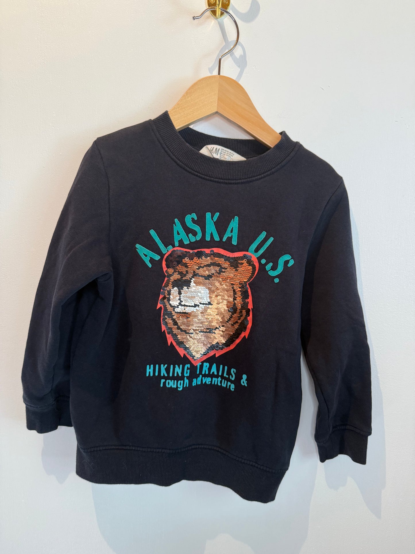 H&M ALASKA CREWNECK SIZE 4-6