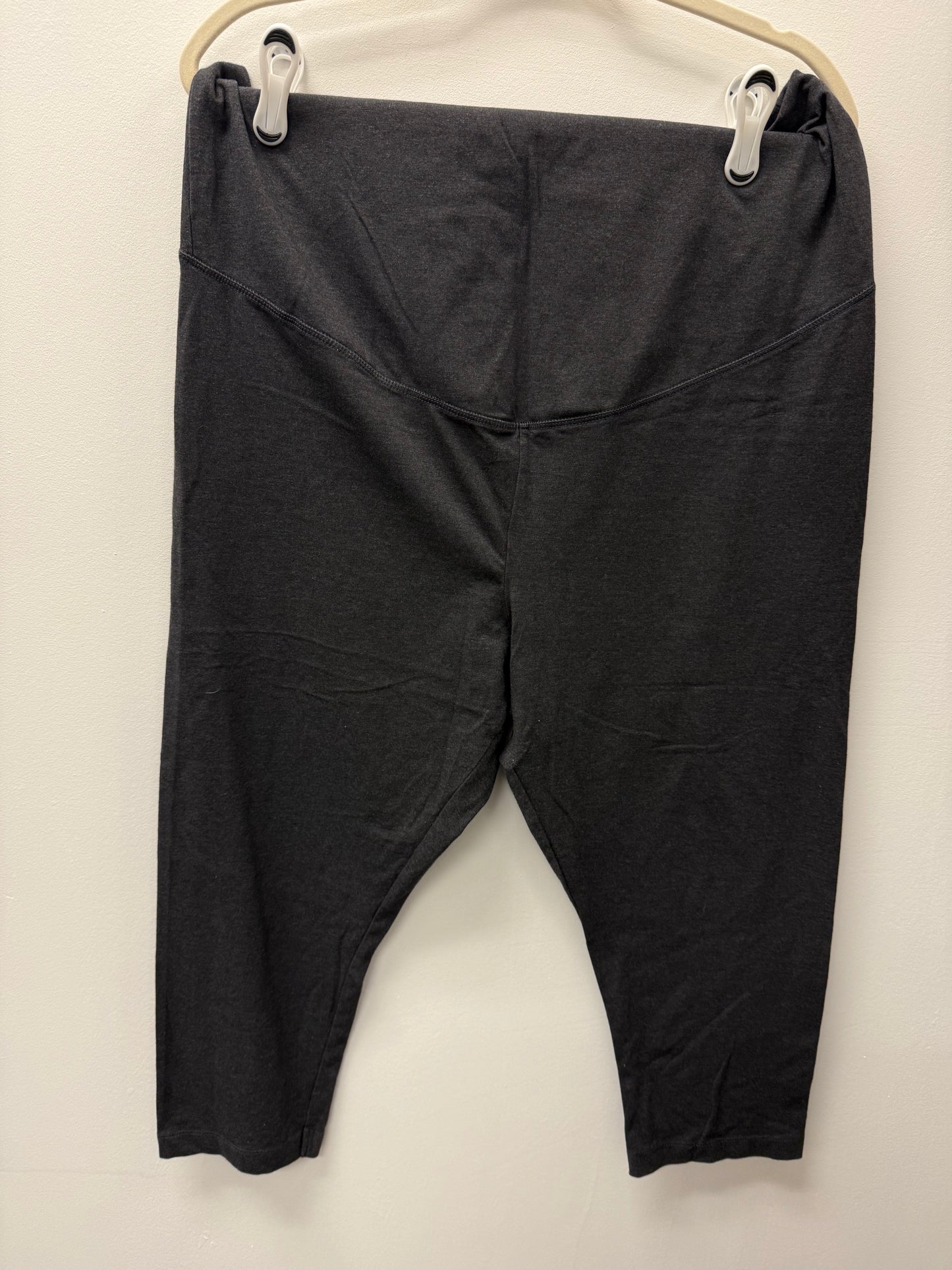 OLD NAVY GREY MATERNITY CAPRIS SIZE XL