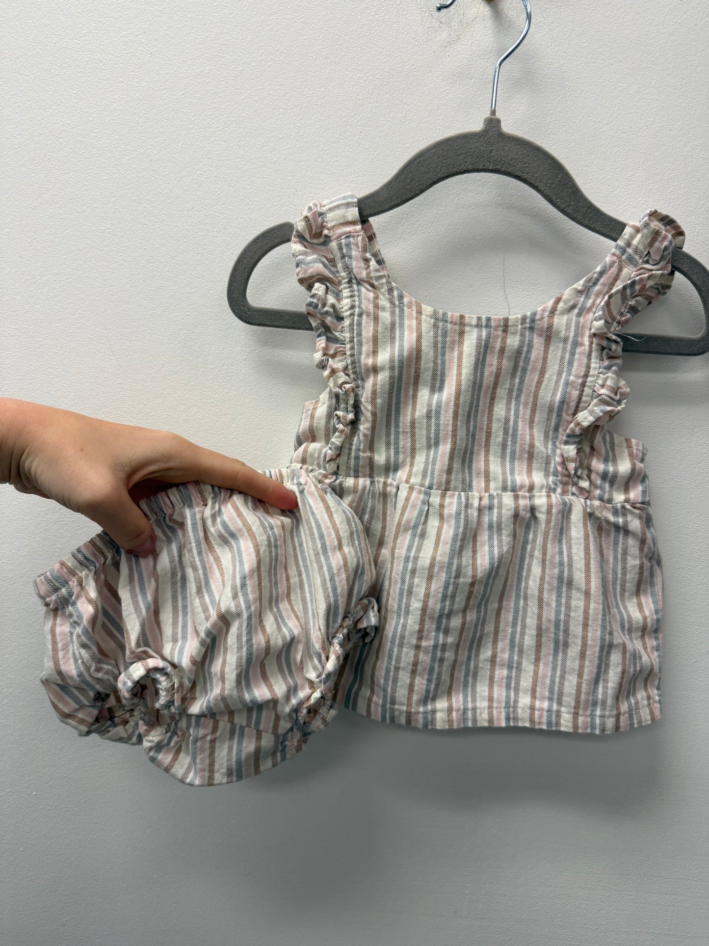 CARTERS STRIPPED 2 PIECE OUTFIT SIZE 9M