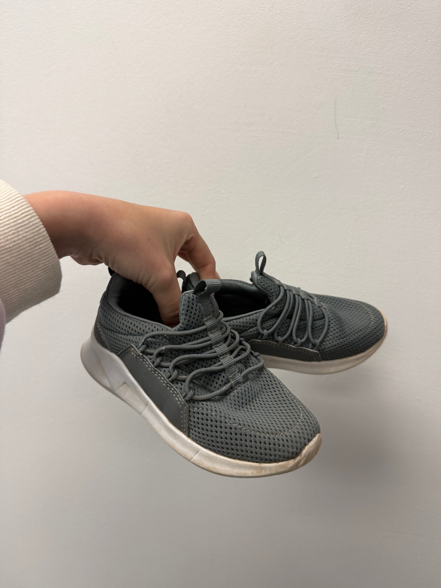 GREY SLIP ON RUNNER SIZE 9