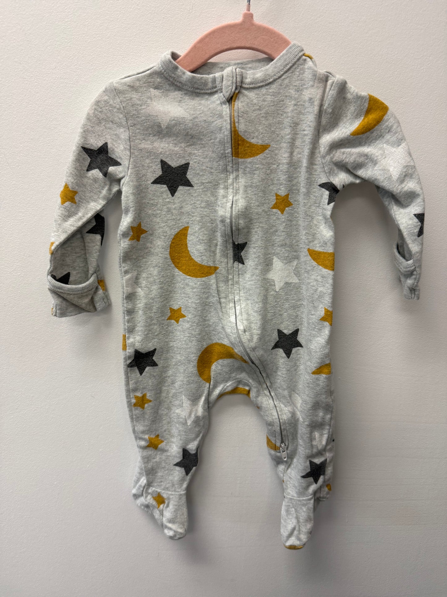 OLD NAVY STAR SLEEPER SIZE 3-6M