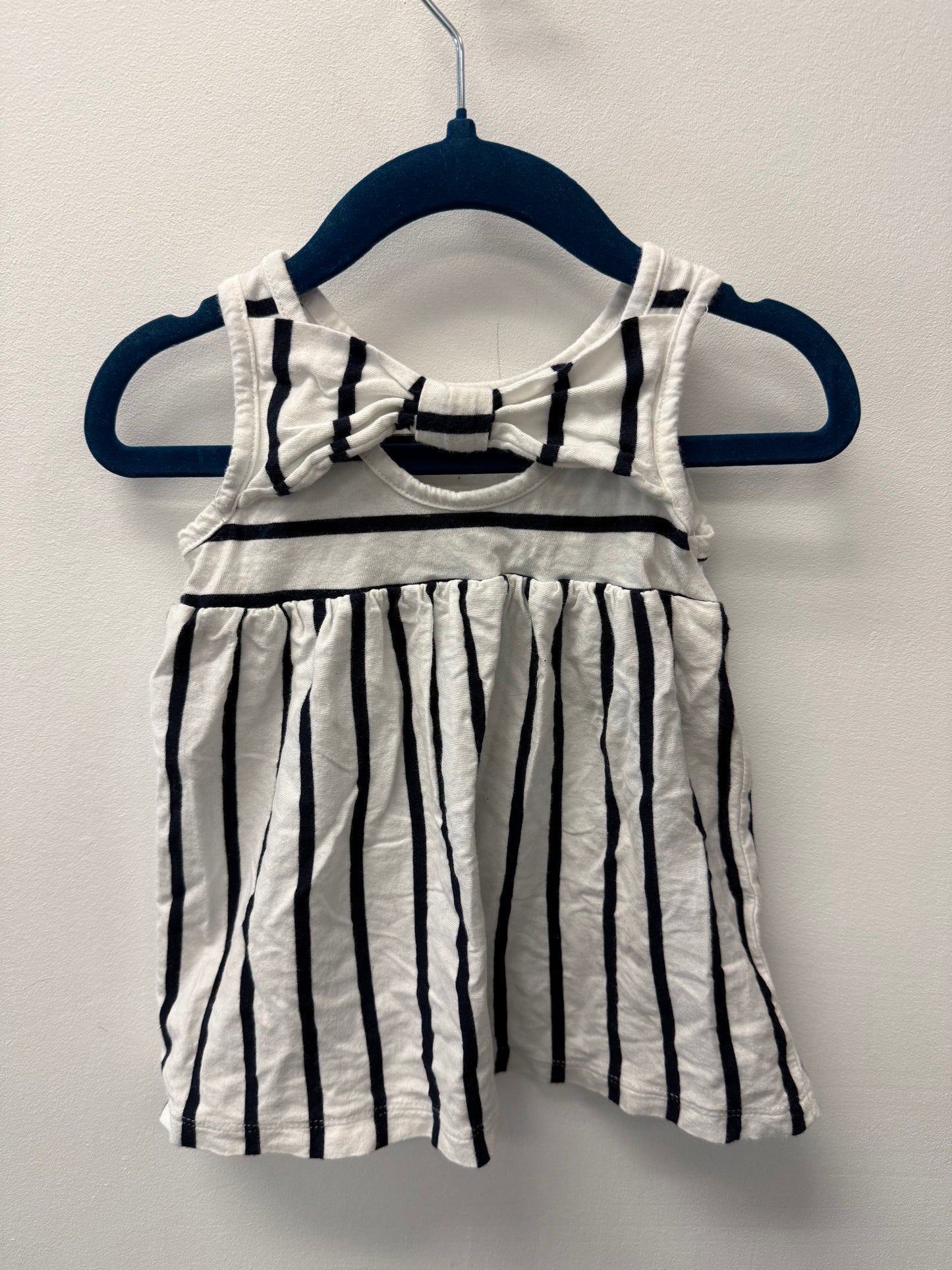 BABY GAP BOW IN THE BACK DRESS SIZE 6-12M