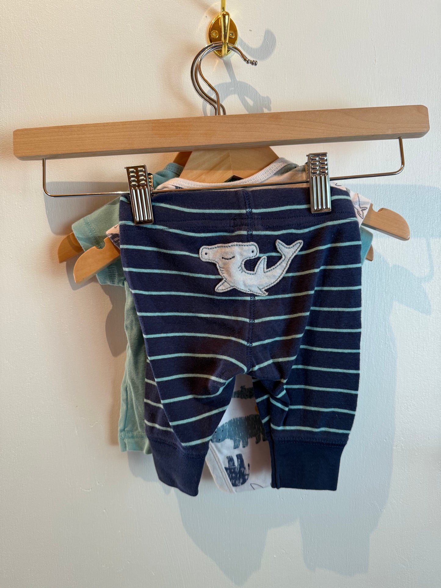 CARTERS BLUE SHARK OUTFIT 0-3M
