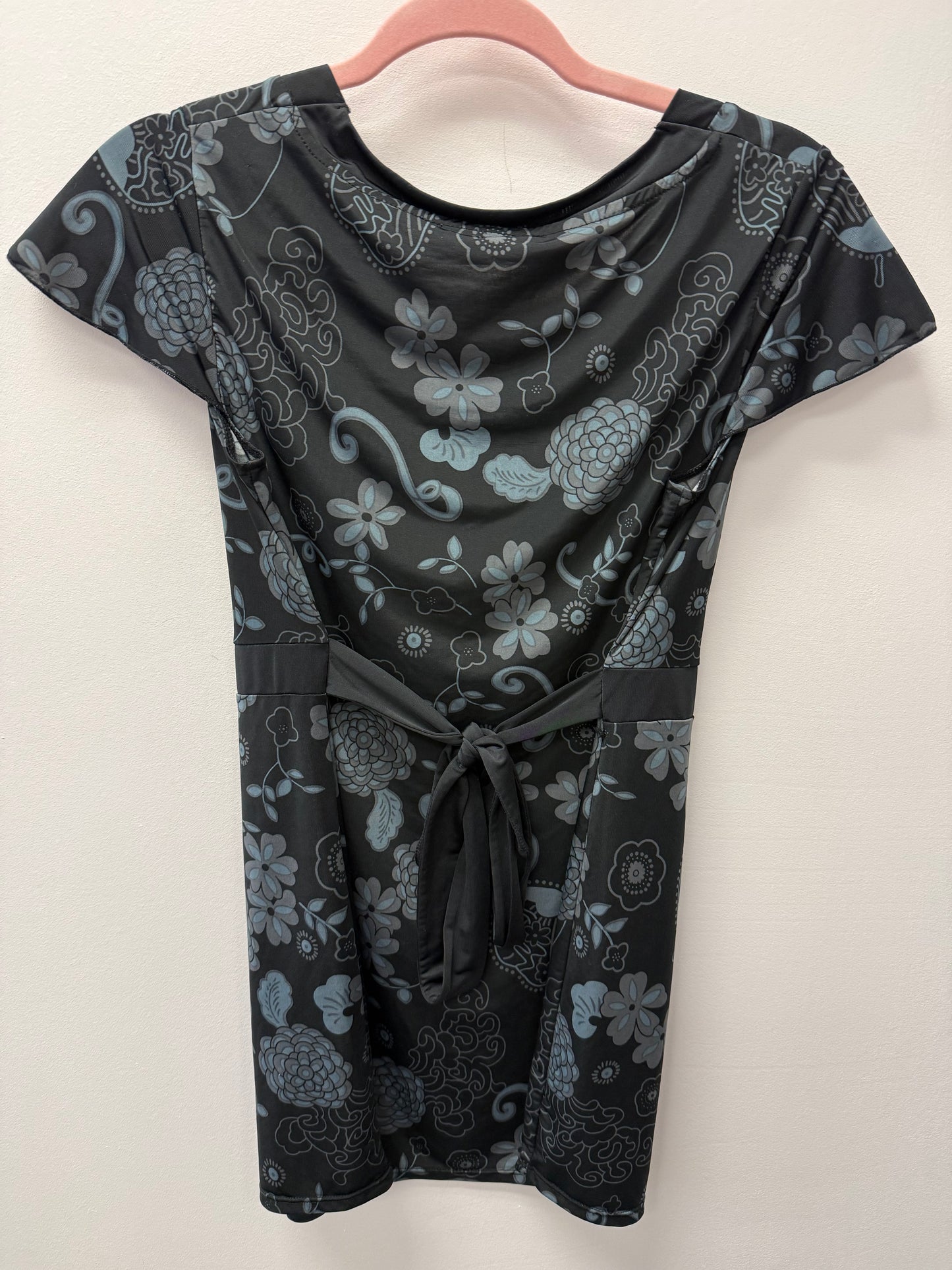 THYME MATERNITY SHIRT SIZE MEDIUM