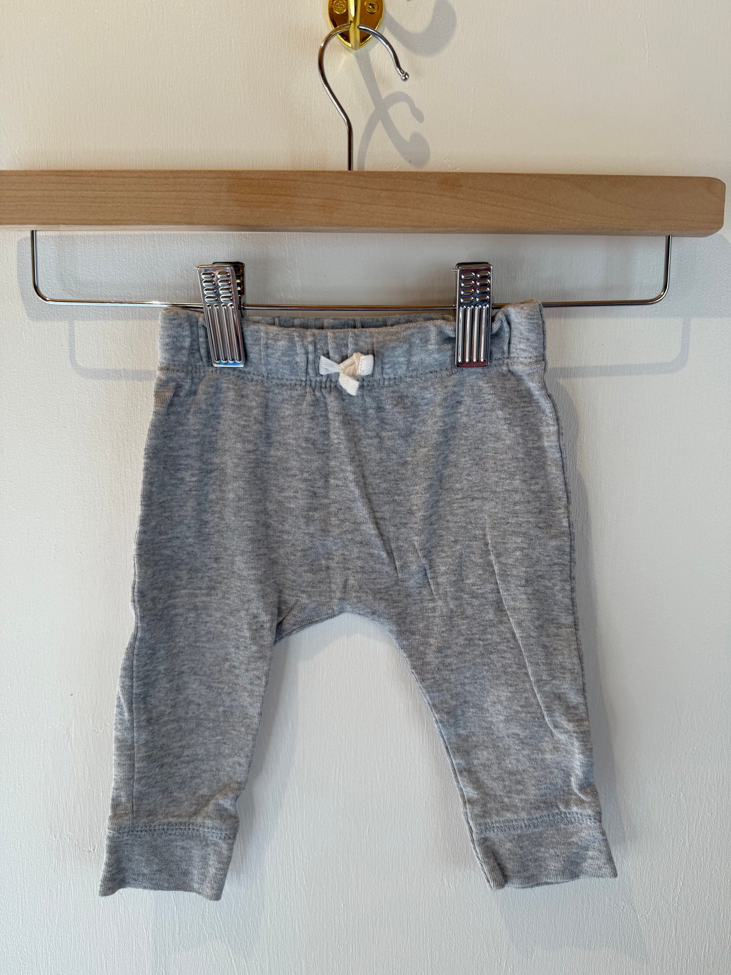 CARTERS GREY SWEATPANTS 6M