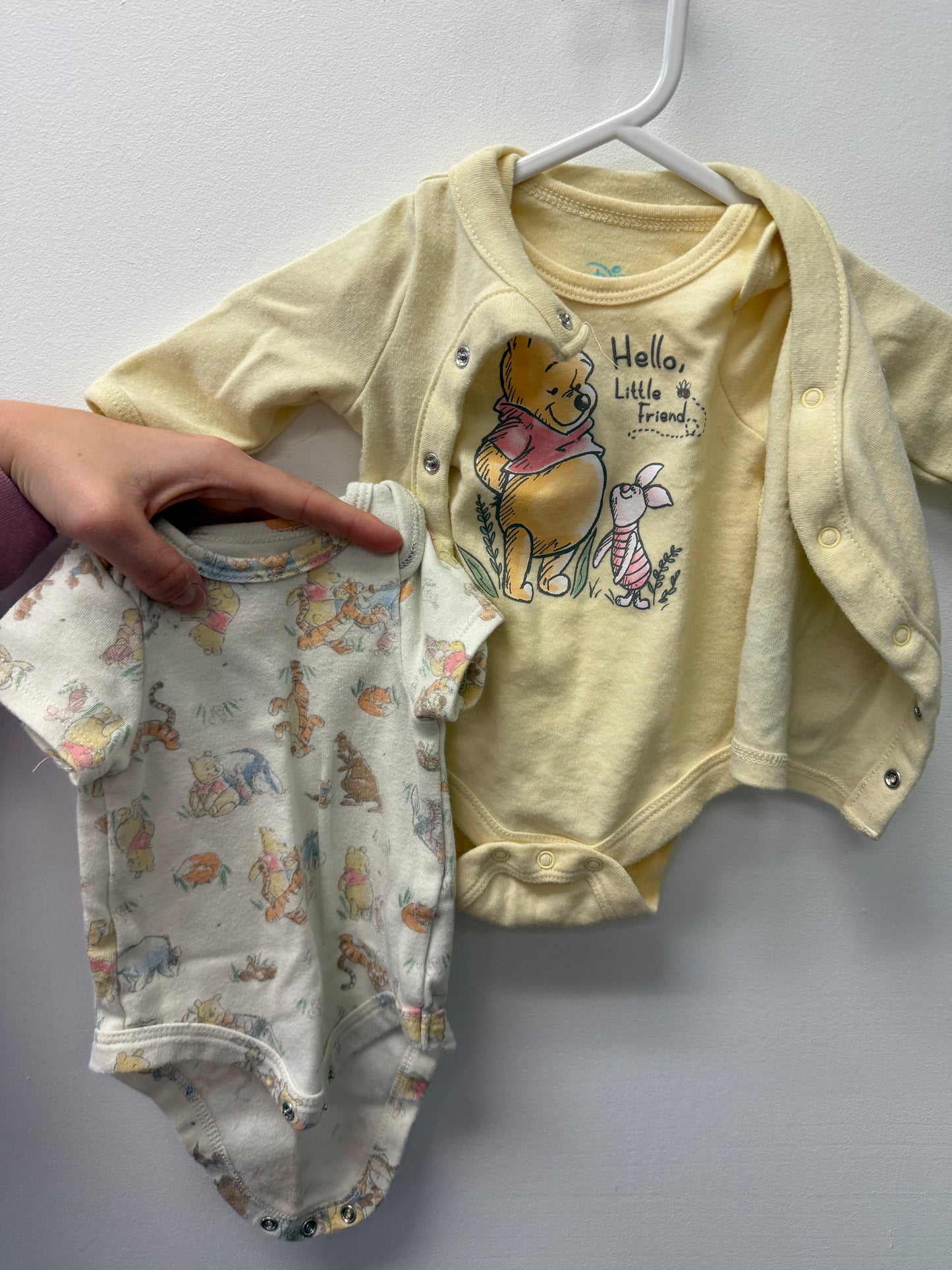 DISNEY 4 PIECE OUTFITS SIZE NEWBORN
