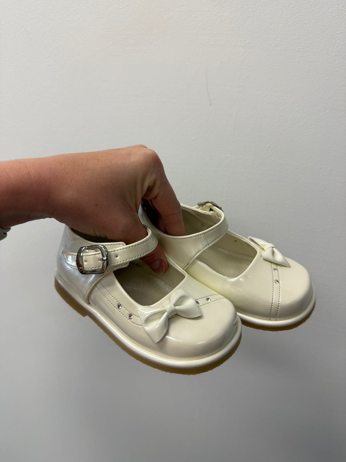 CORAZONE WHITE BOW SHOES SIZE 6