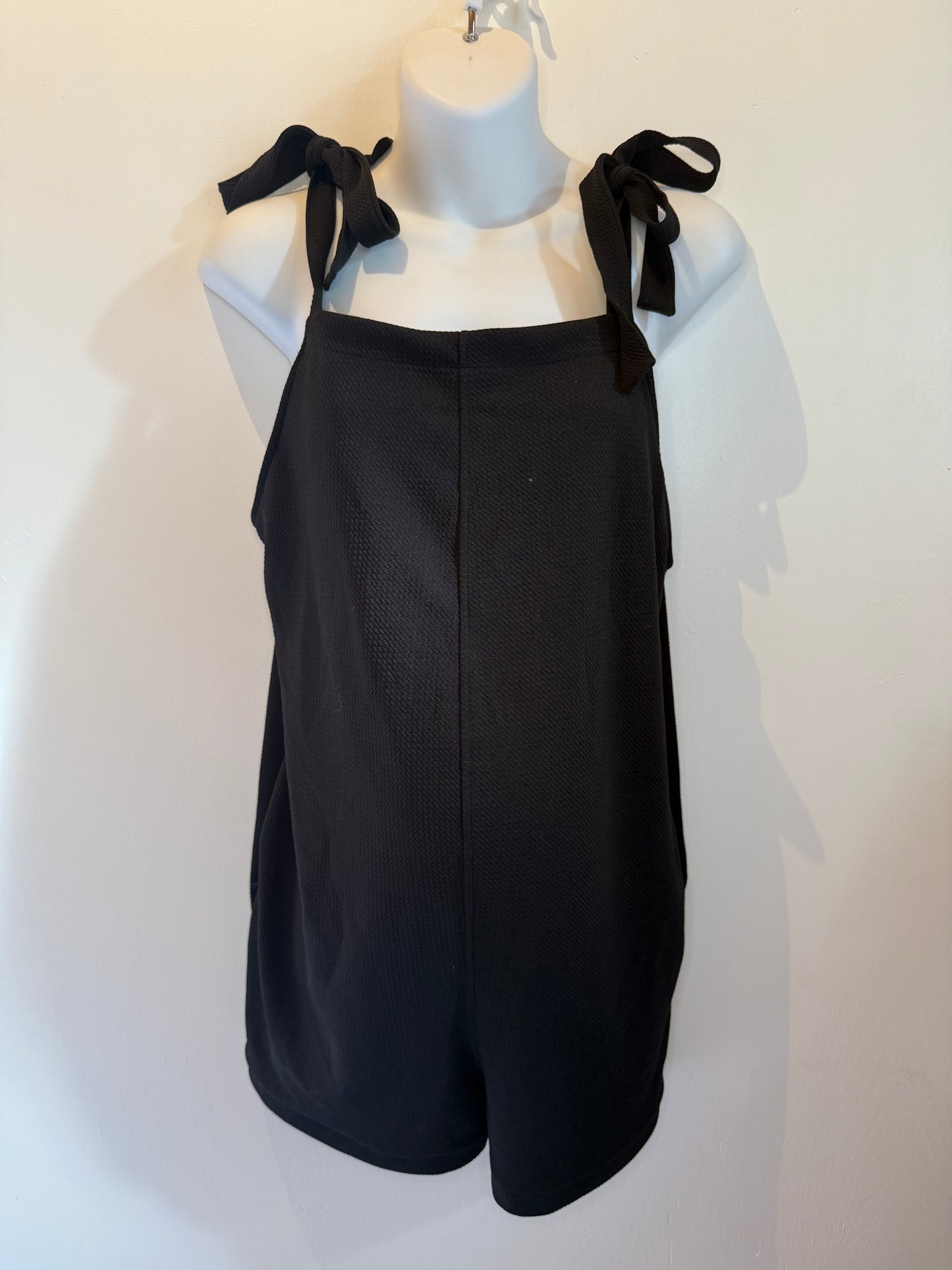 Hello Mia black maternity romper size Large