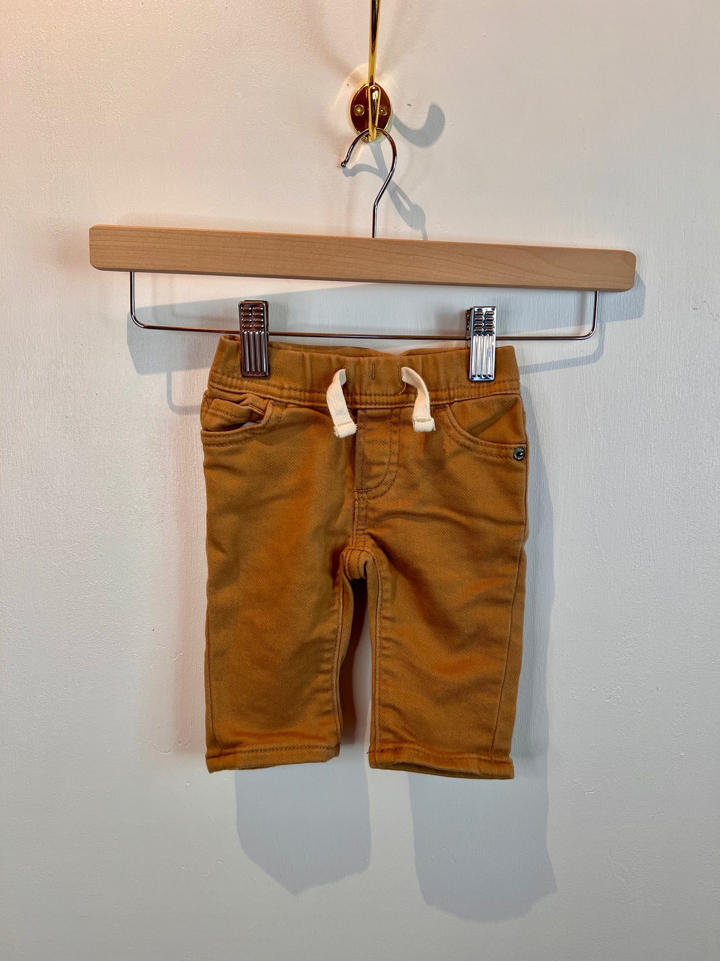BABY GAP KHAKI COLOURED PANTS 0-3M