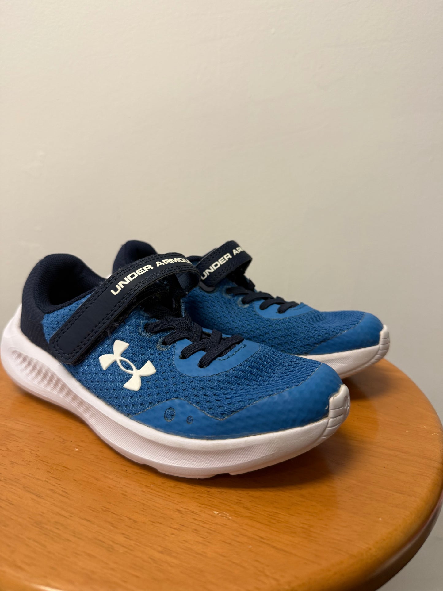 UNDER ARMOUR RUNNERS SIZE 13