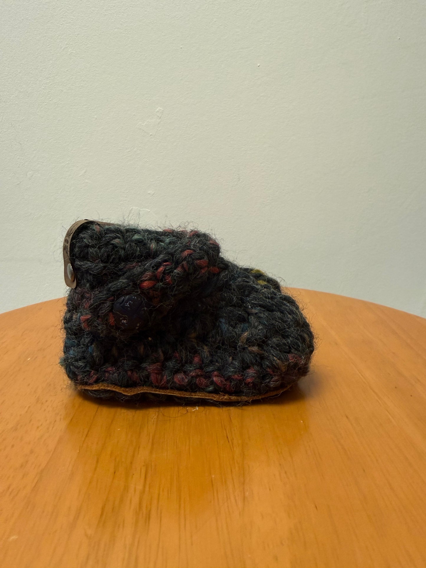 BUTTON WOOL BOOTIES SIZE 0-3M