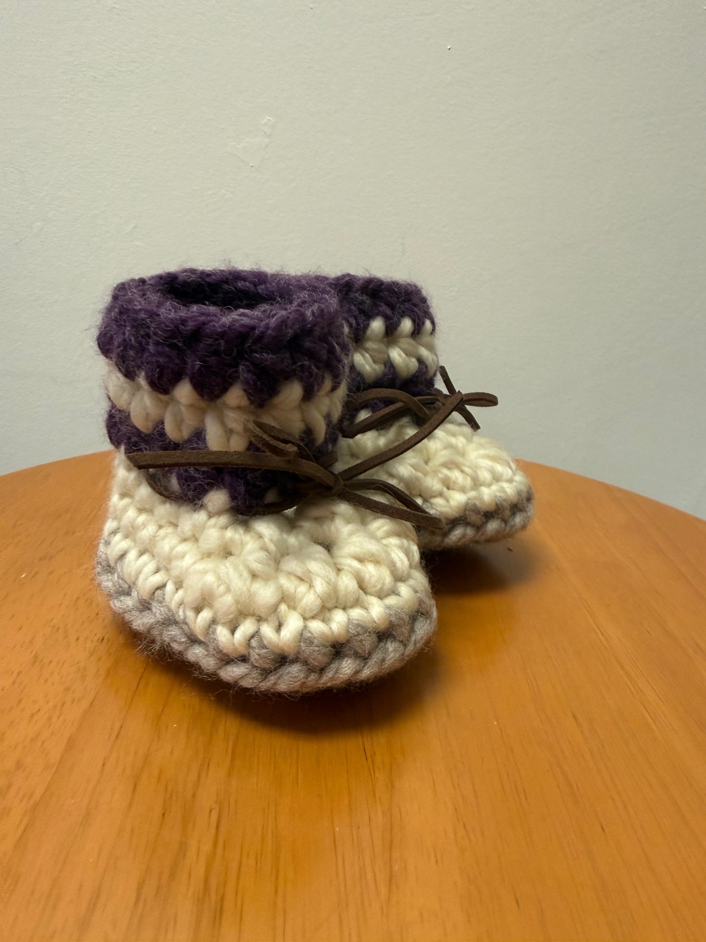 NEWBORN KNIT BOOTIES