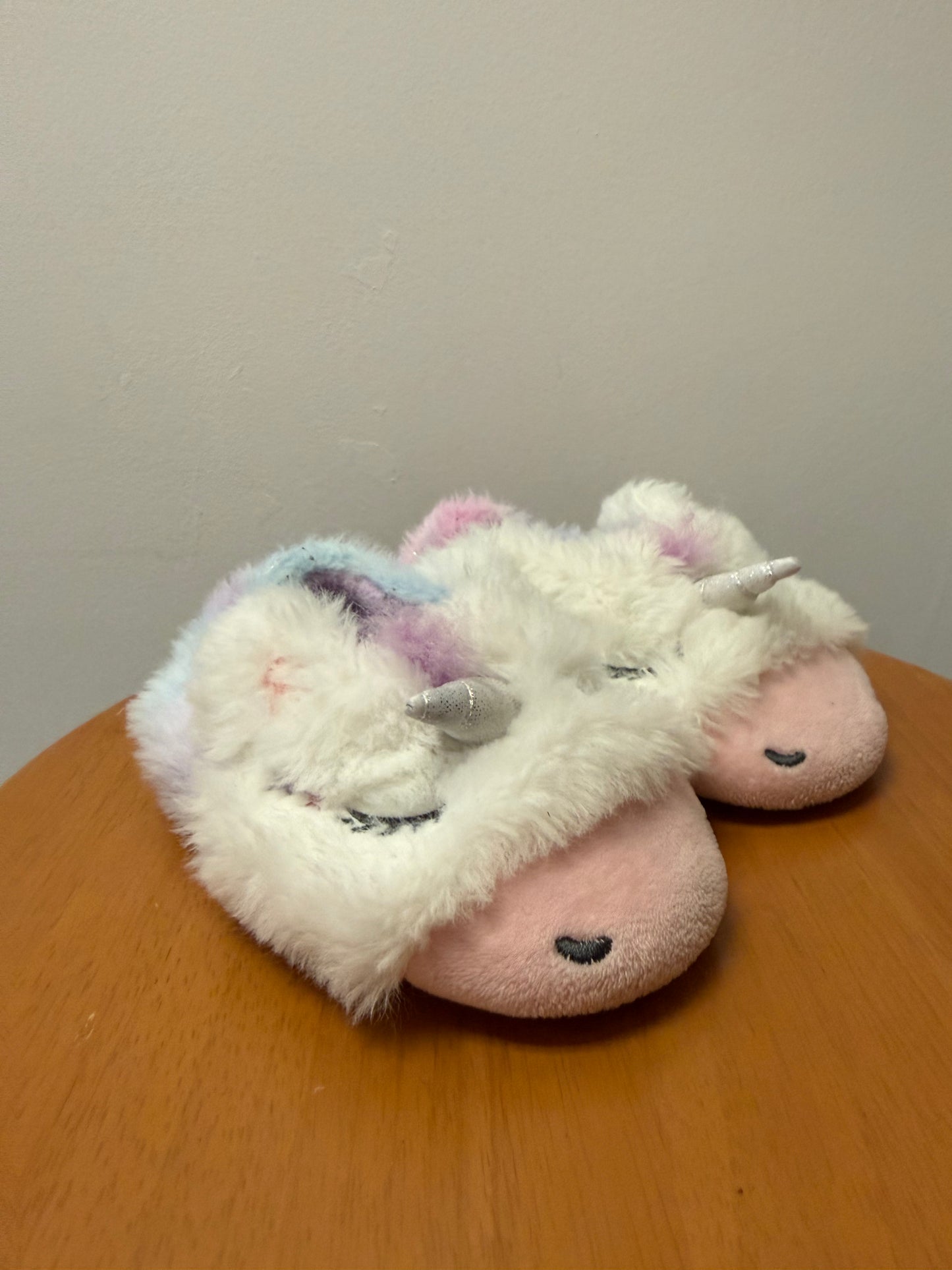 UNICORN SLIPPERS SIZE 7-8