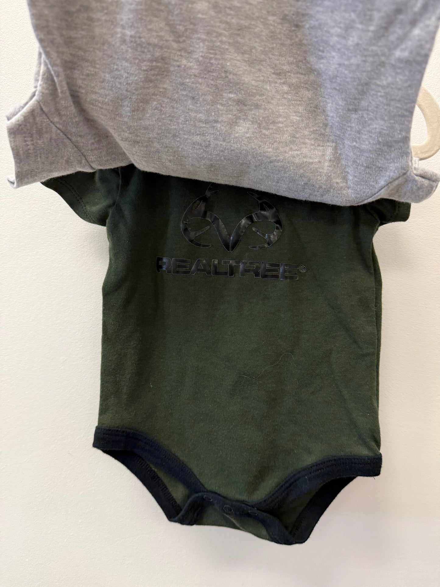 REALTREE 2 PACK OF ONESIES SIZE 6-9M