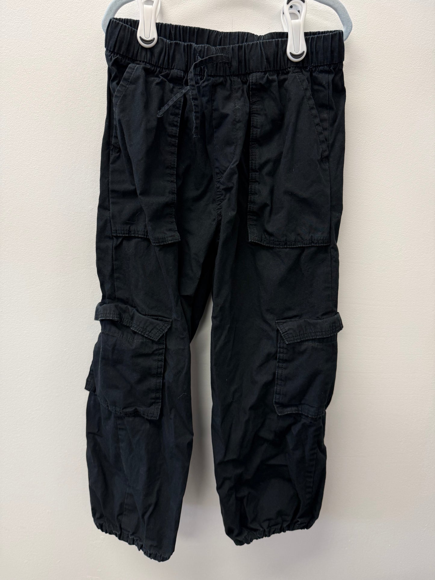 H&M BLACK CARGO PANTS SIZE 6-7