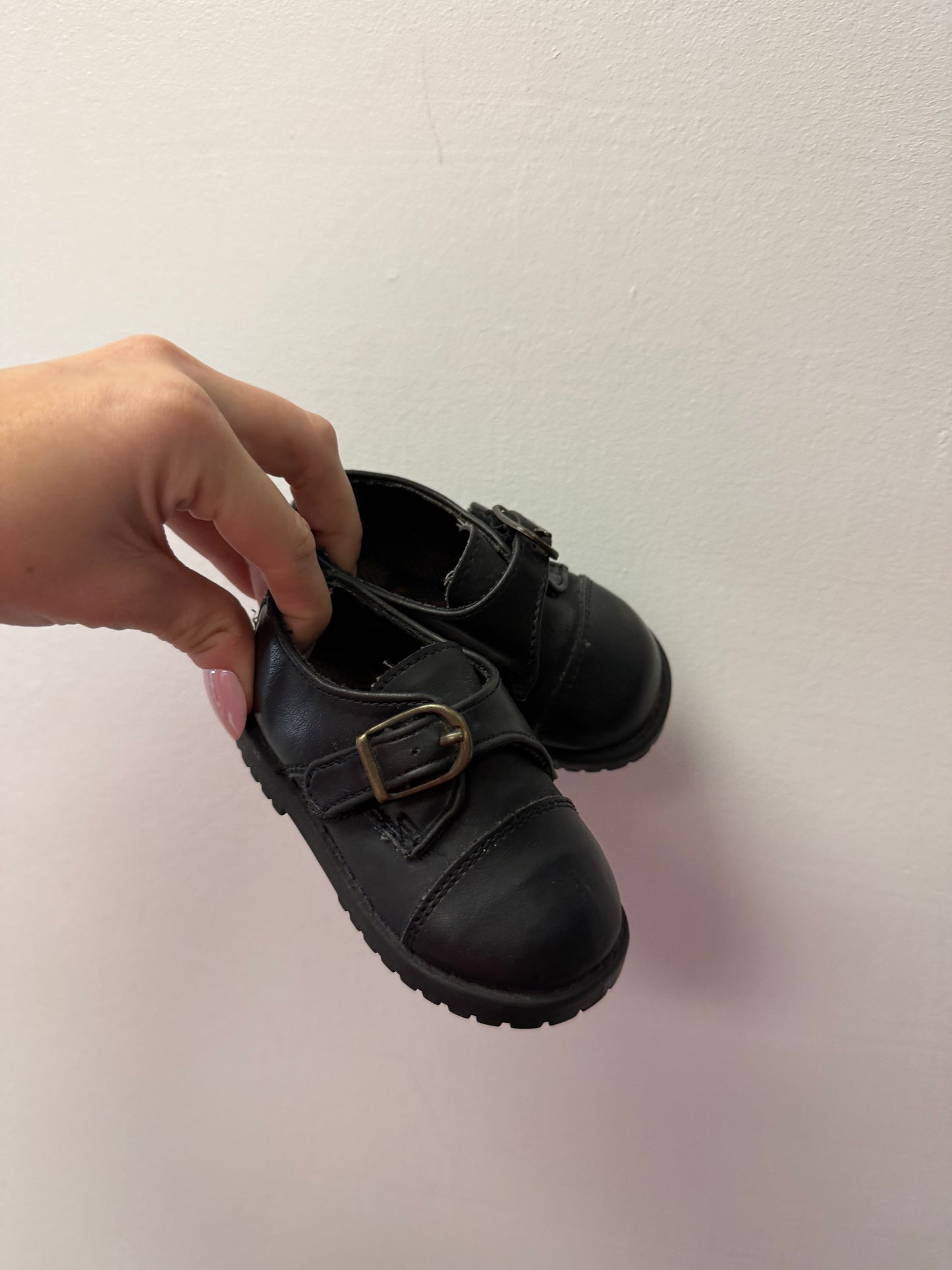 SUPERROOS BLACK DRESS SHOES SIZE 2