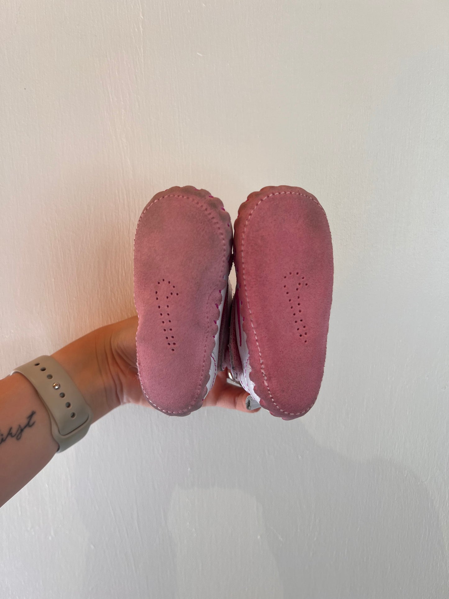 NIKE VINTAGE LEATHER SHOES SIZE 2
