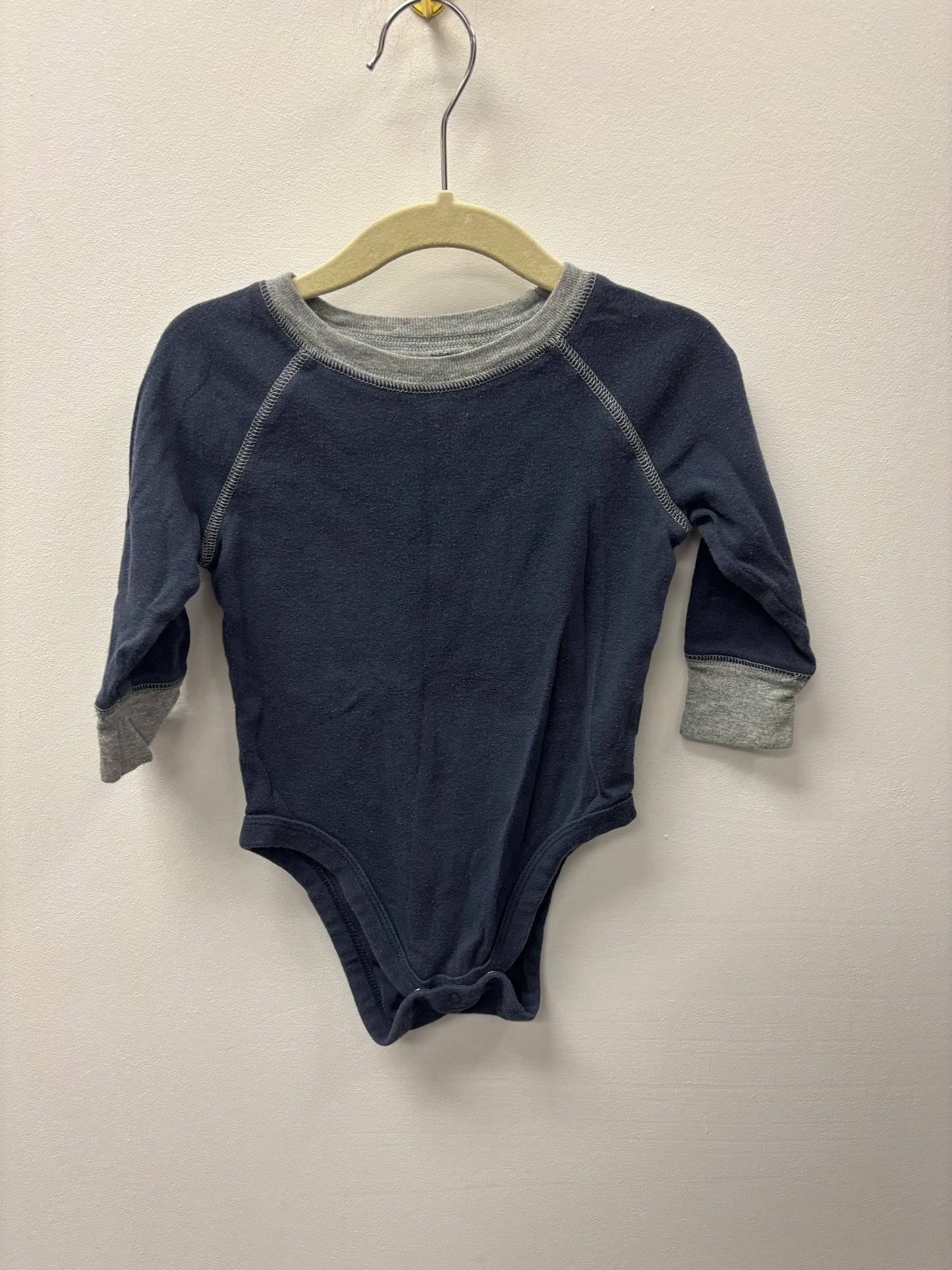 OLD NAVY BLUE & GREY LONG SLEEVE ONESIE SIZE 6-12M