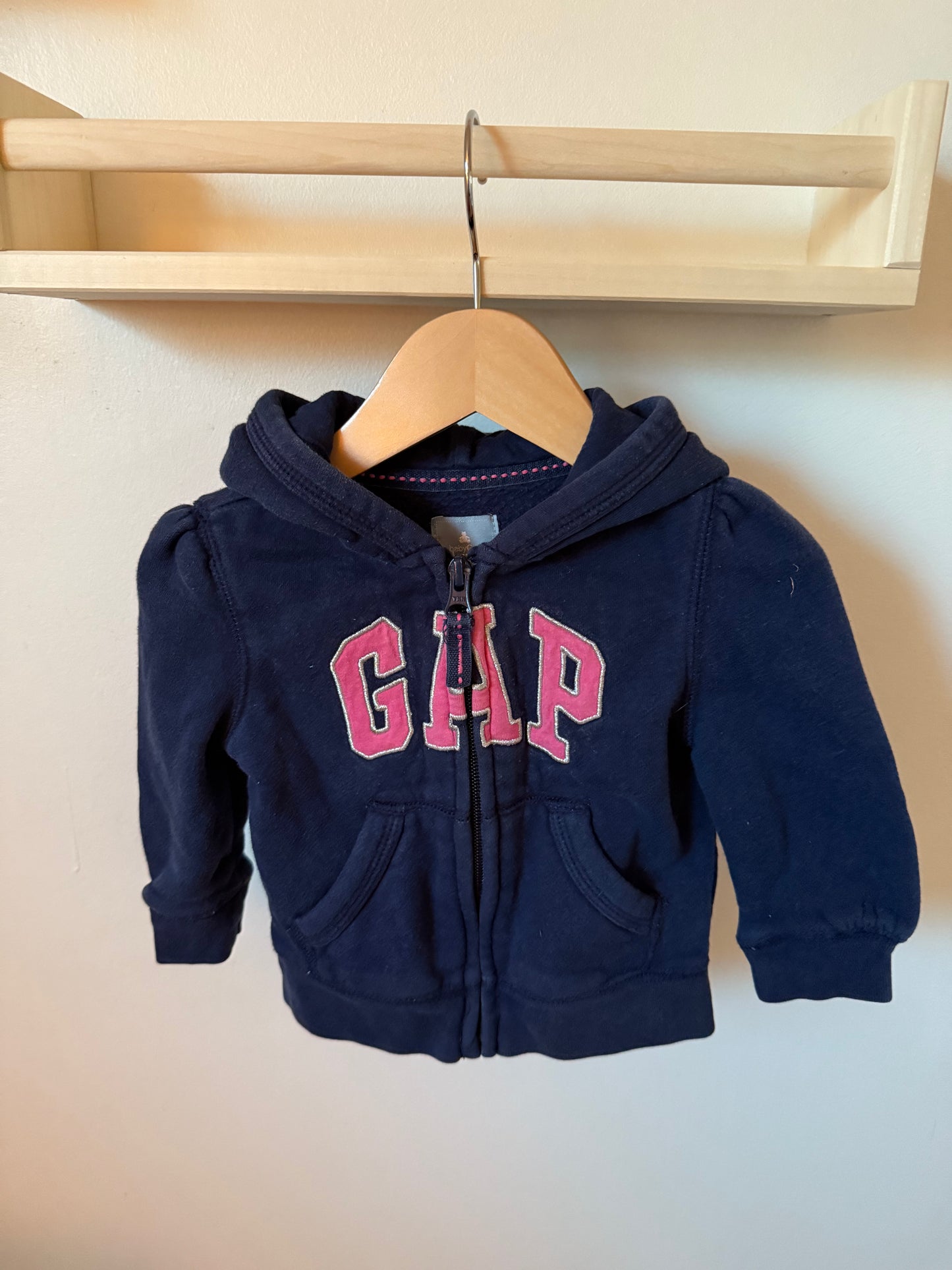 GAP SWEATER 6-12M