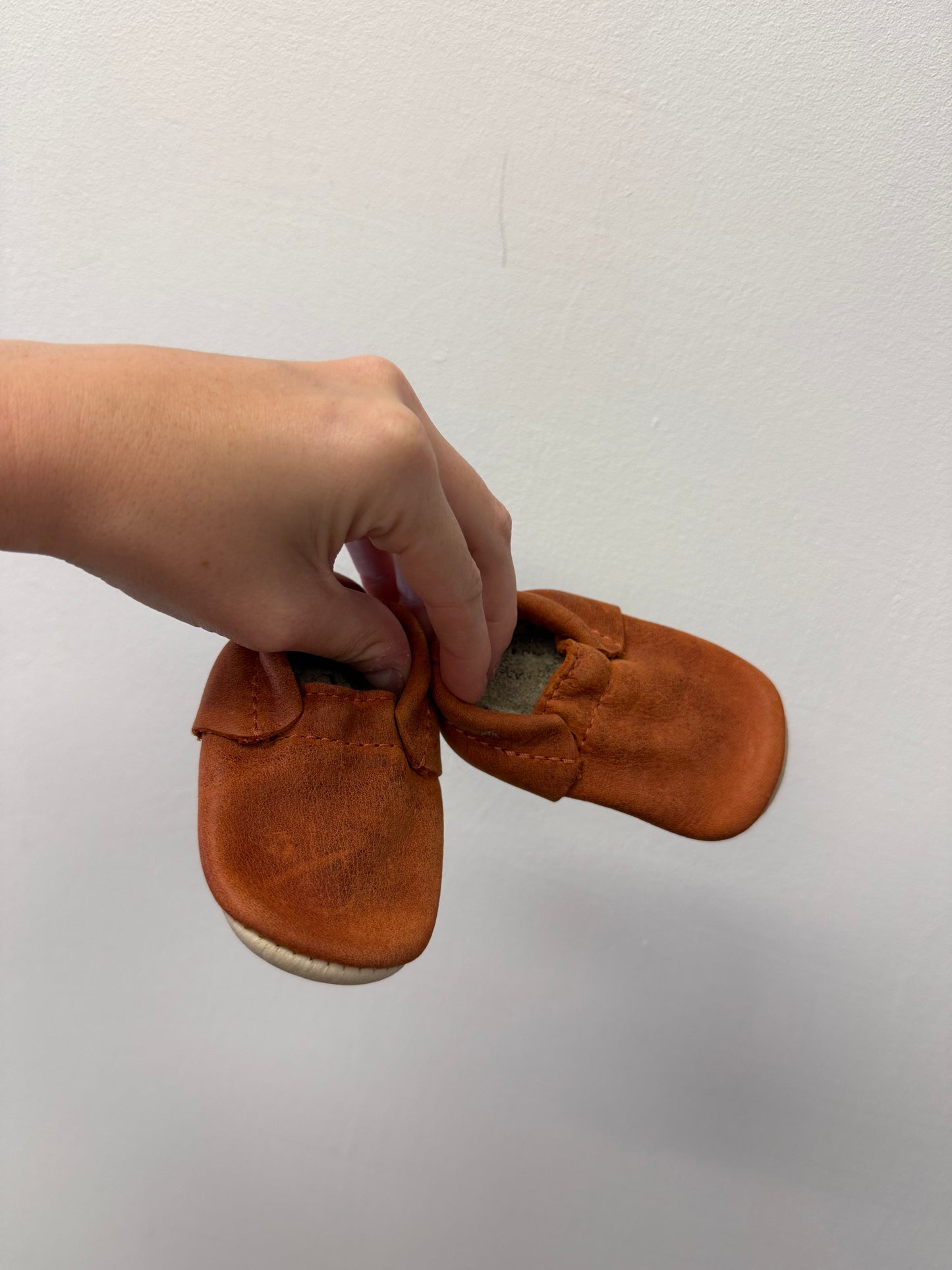 MINI MOC SLIPPERS SIZE 0-3M
