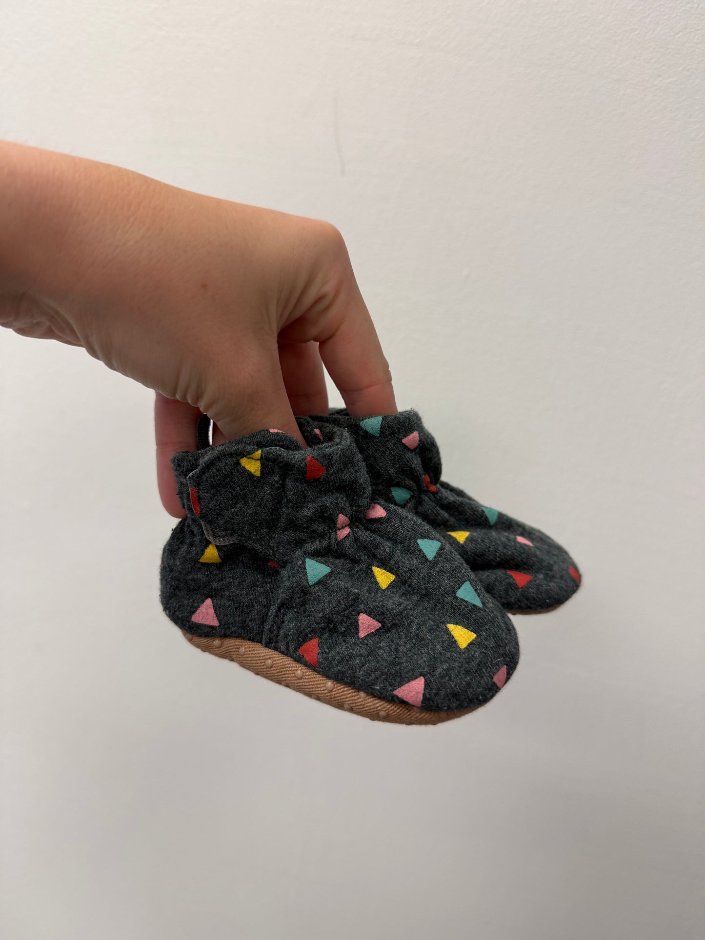 OLD NAVY TRIANGLE BOOTIES SIZE 0-3M