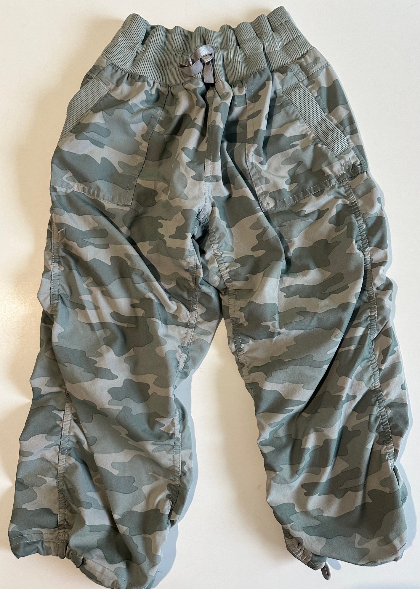 Kyodan Girls, Pale Camo Scrunchy Capri Pants - Size Medium (10/12