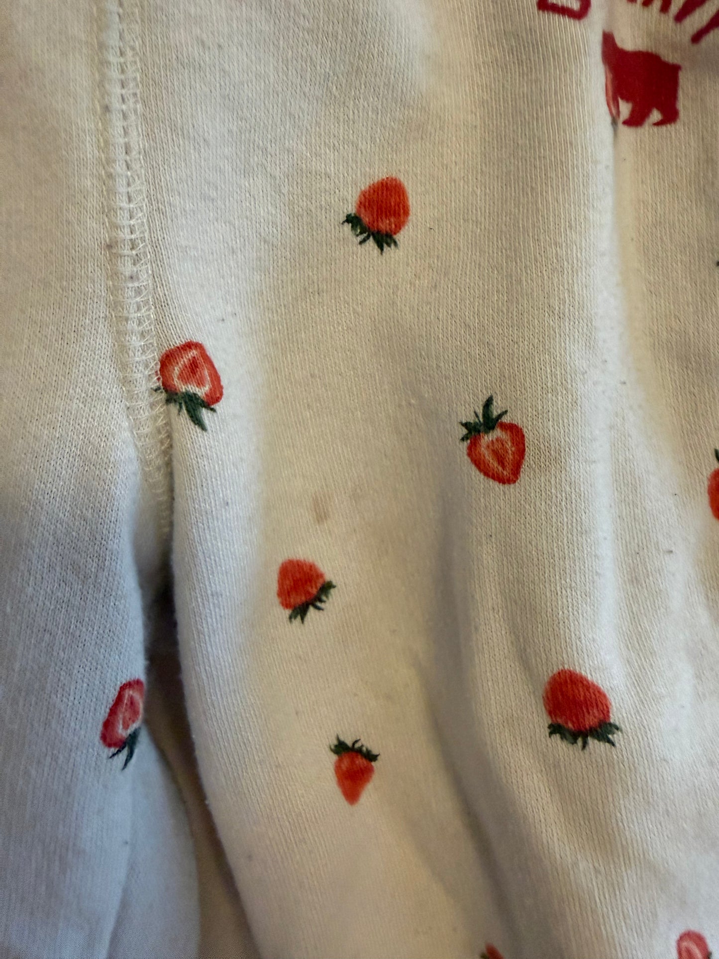 OLD NAVY STRAWBERRY PANTS SIZE 12-18M (PLAY)