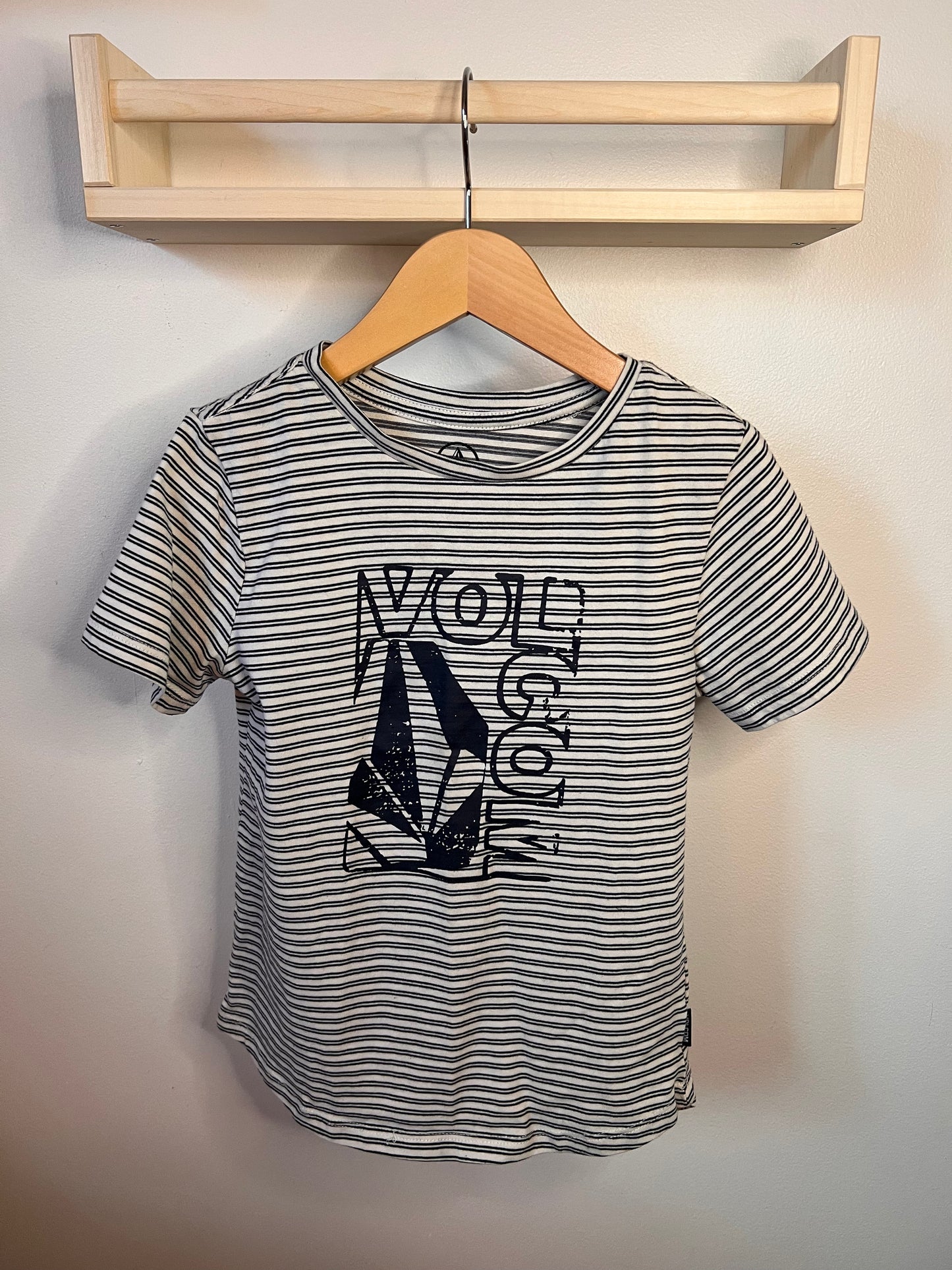 VOLCOM STRIPPED TEE SIZE 6