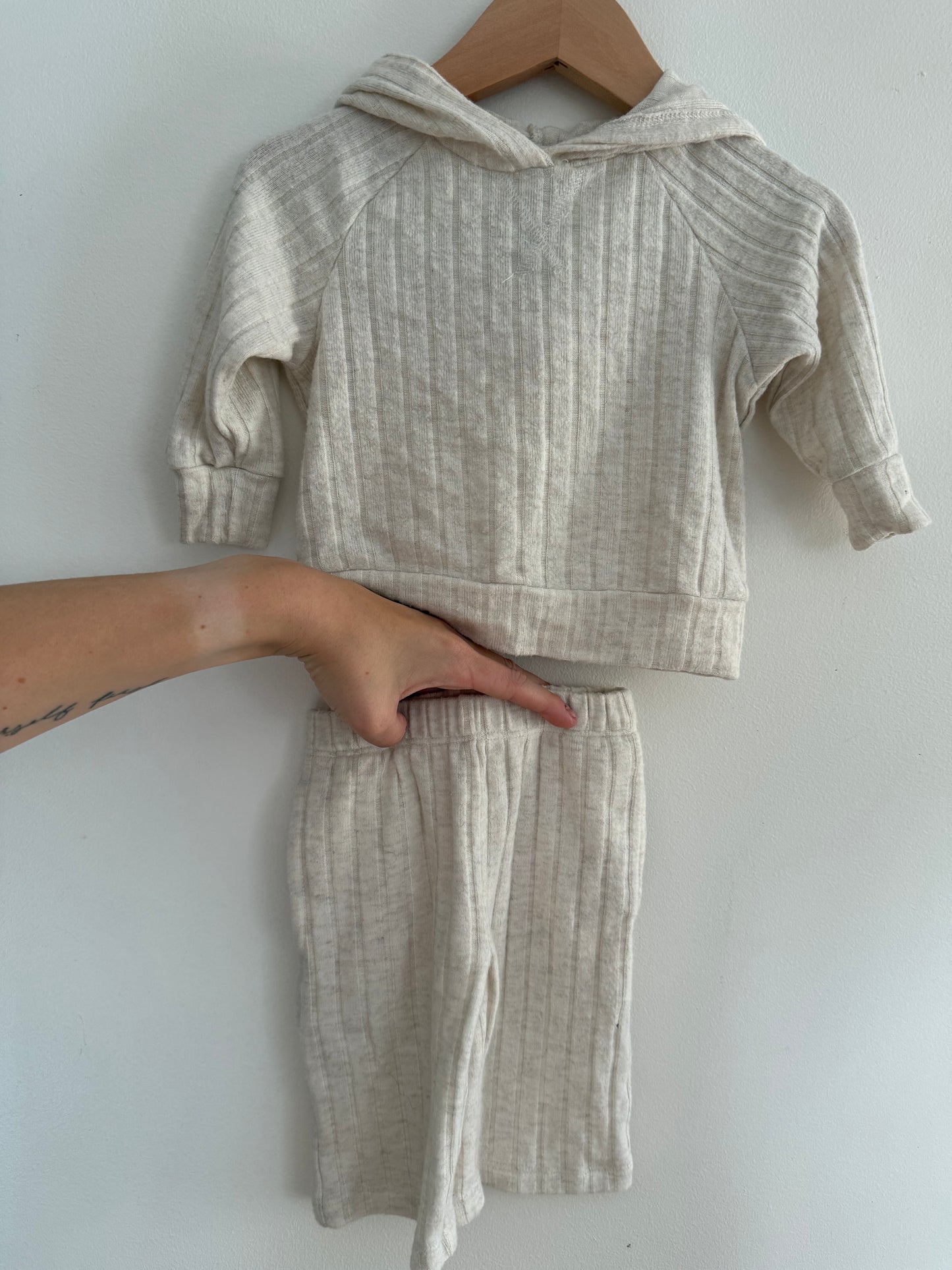 GEORGE 2 PIECE OFF WHITE OUTFIT SIZE 0-3M