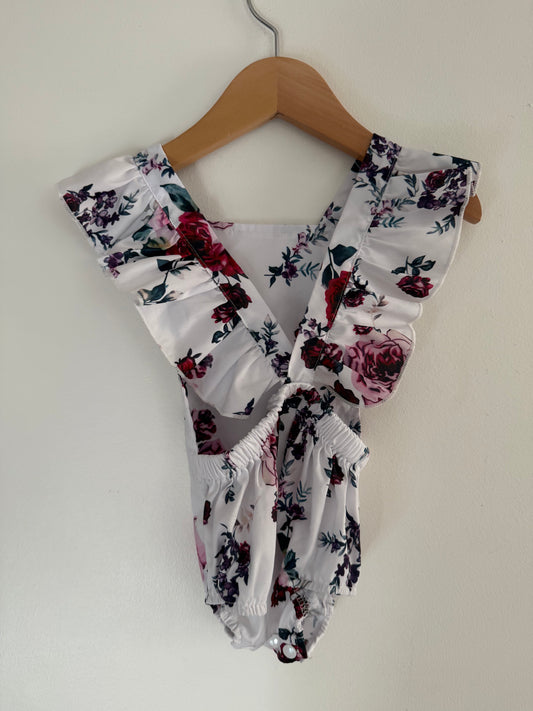 UNKNOWN BRAND FLORAL ROMPER SIZE 0-3M