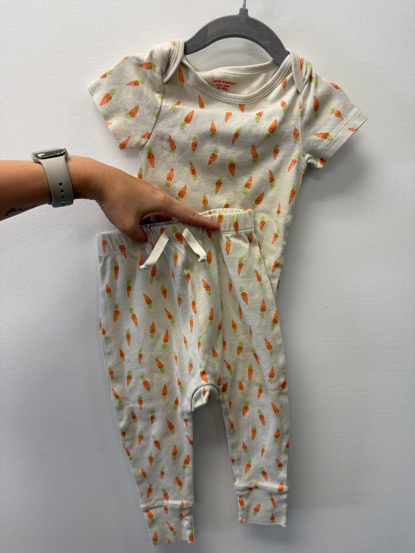 JOE FRESH CARROT ONESIE + PANTS SIZE 12-18M