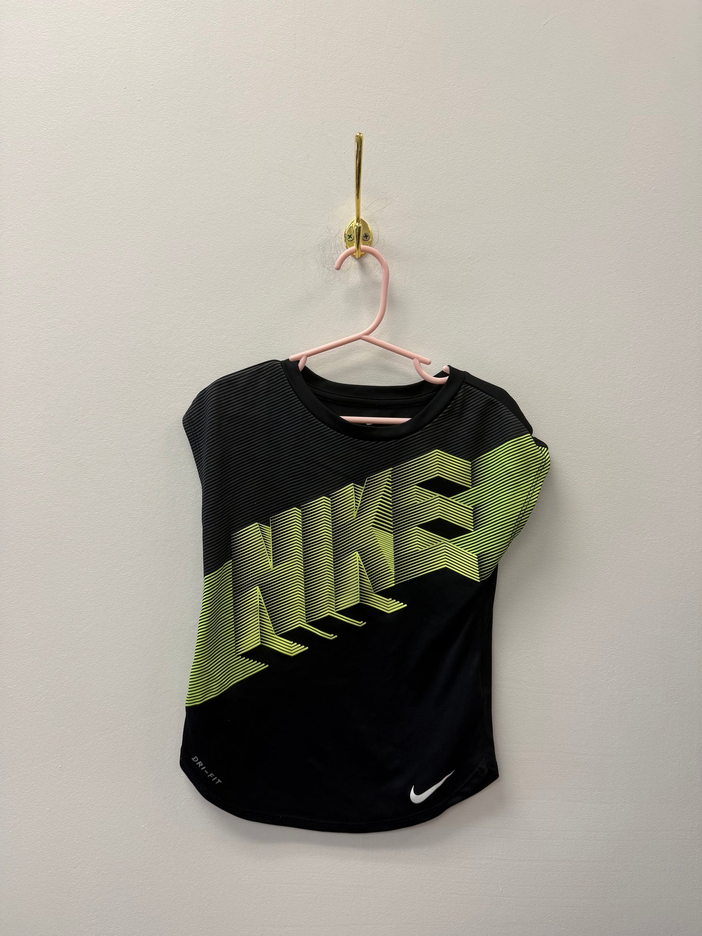 NIKE SHIRT SIZE 4-5T
