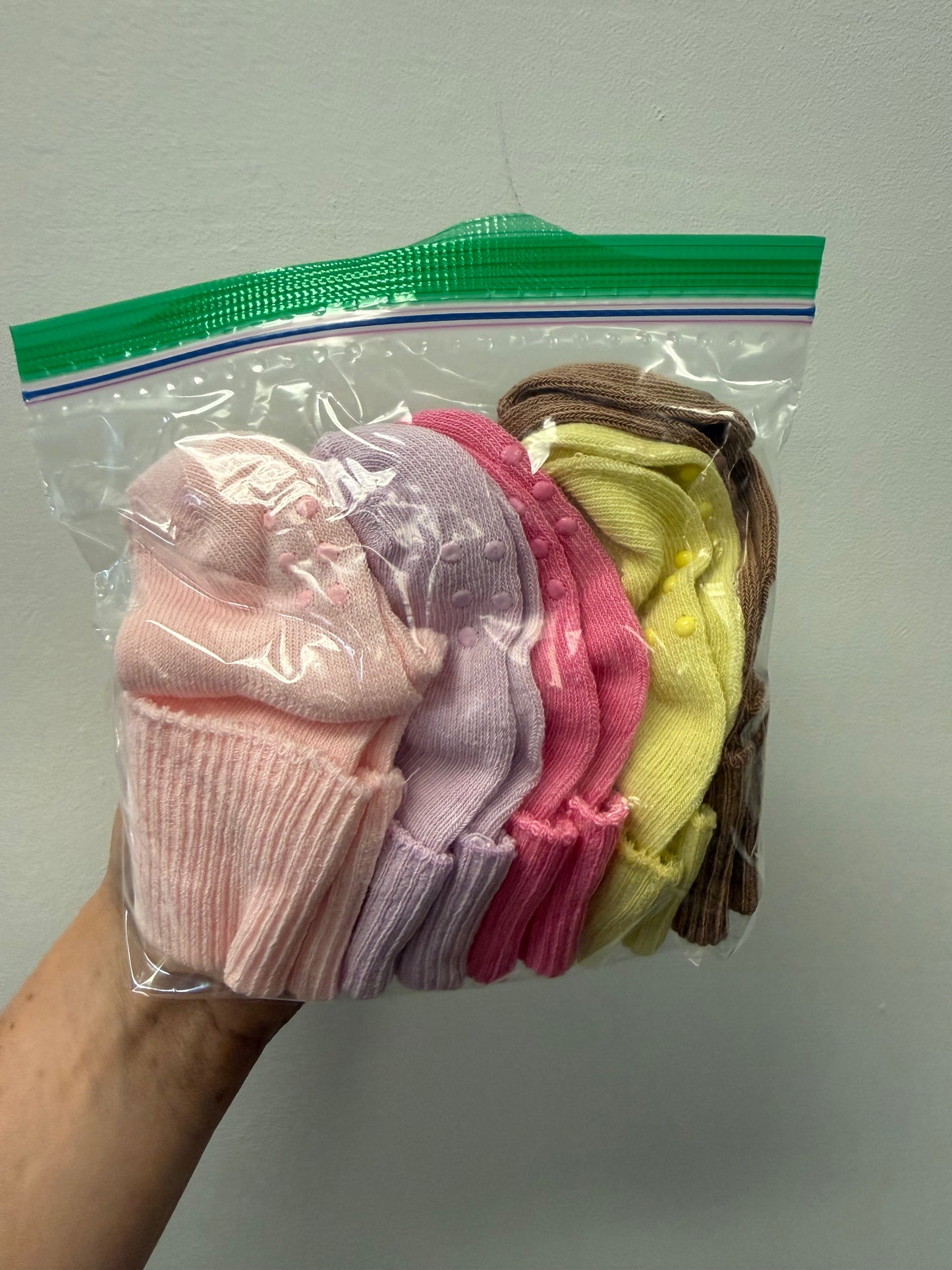 5 PAIR OF SOCKS 0-6M
