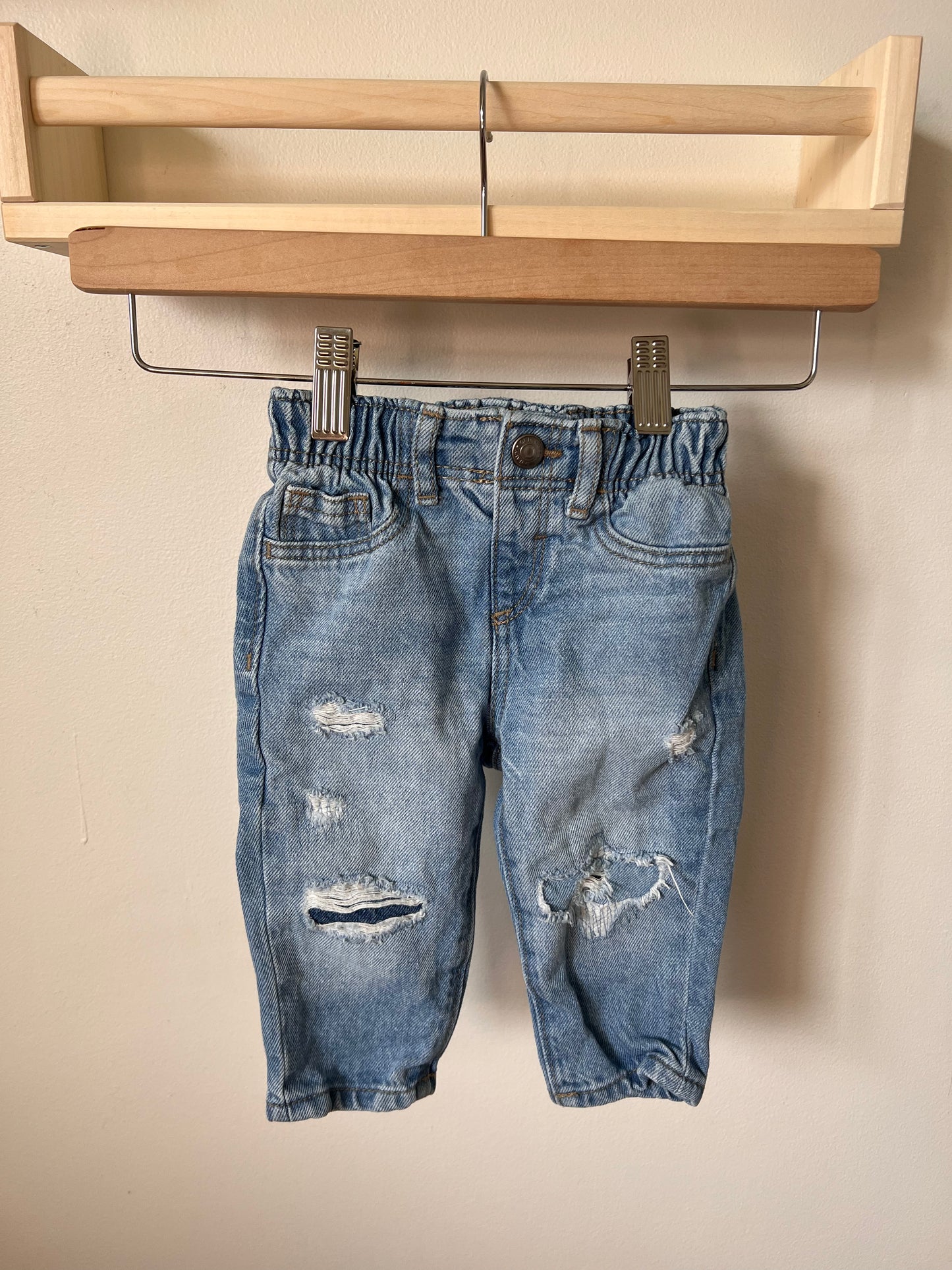 OLD NAVY DISTRESTED JEANS 3-6M